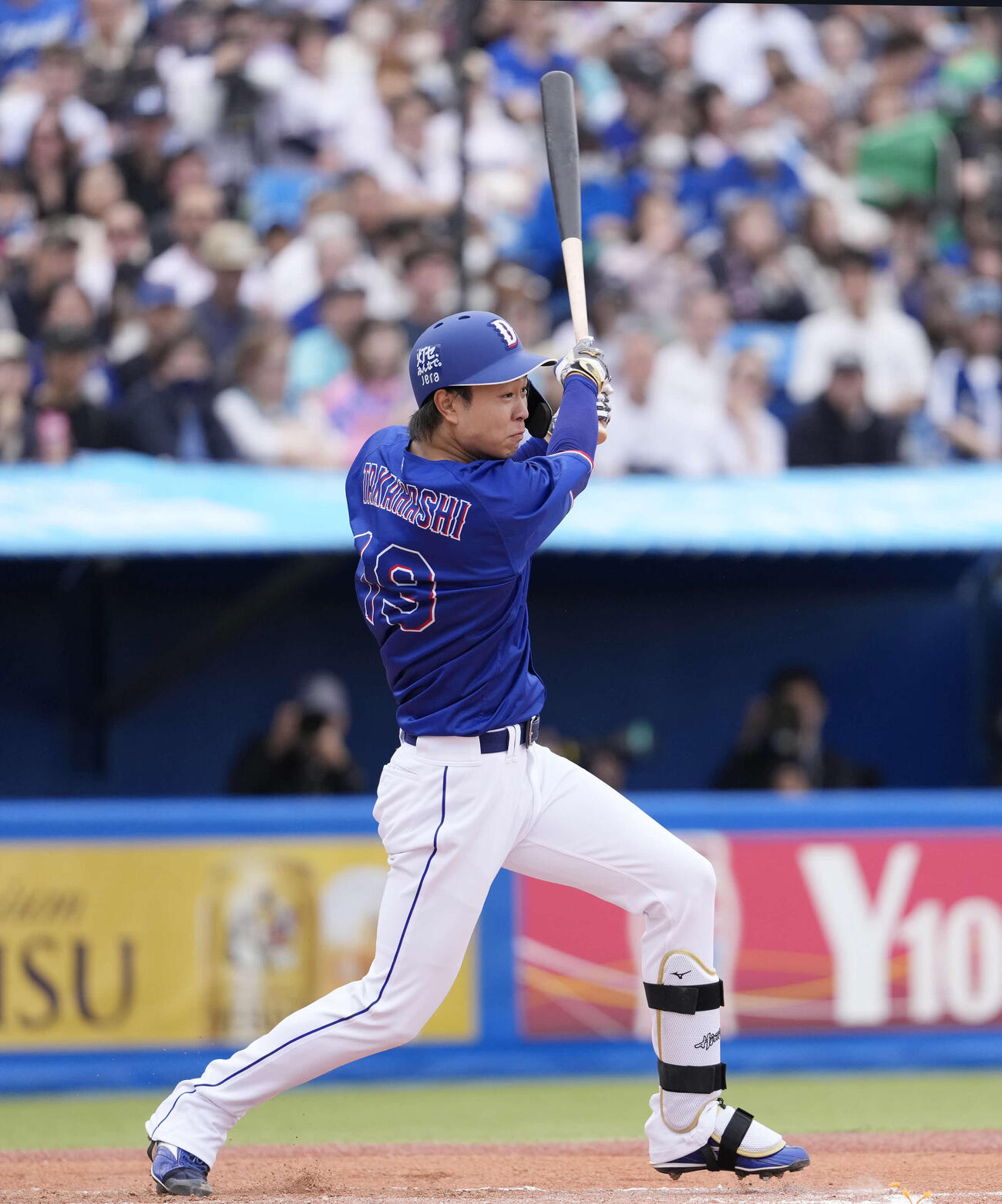 ヤクルト対中日　6回表中日2死三塁、適時打を放つ高橋宏（撮影・小島史椰）
