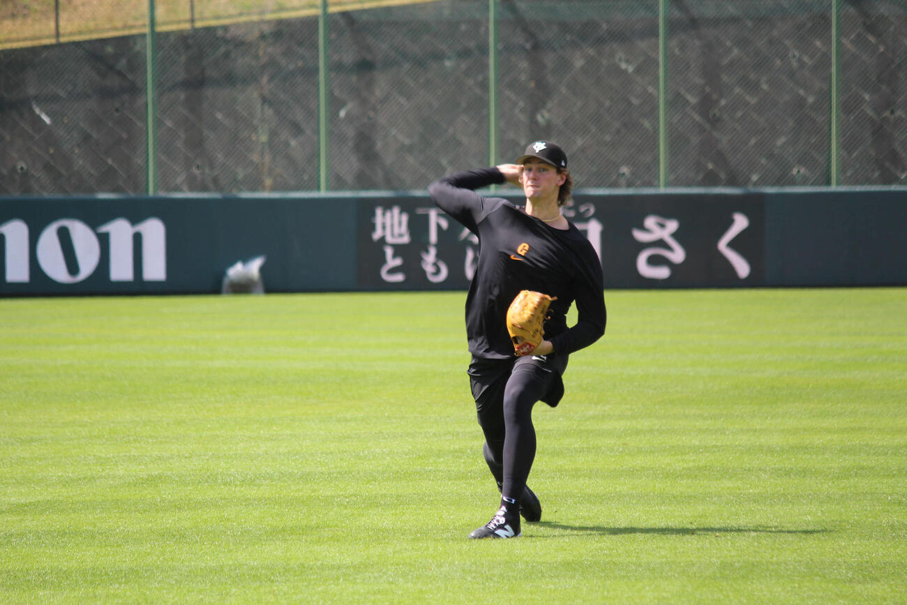 広島戦での登板へ調整する巨人ウィットリー
