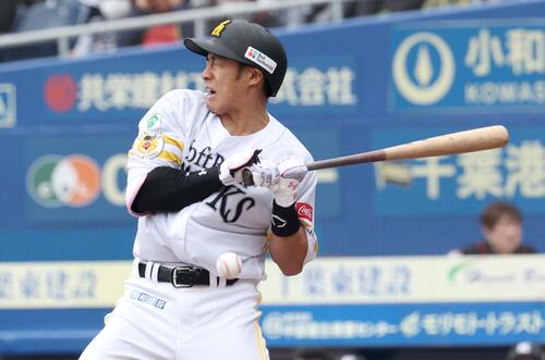 5日ロッテ戦で死球を受ける柳田悠岐