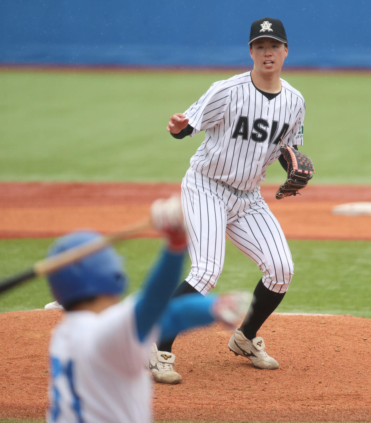 青学大対亜大　7回から登板したオリックス吉田輝星の弟の吉田大輝（撮影・柴田隆二）