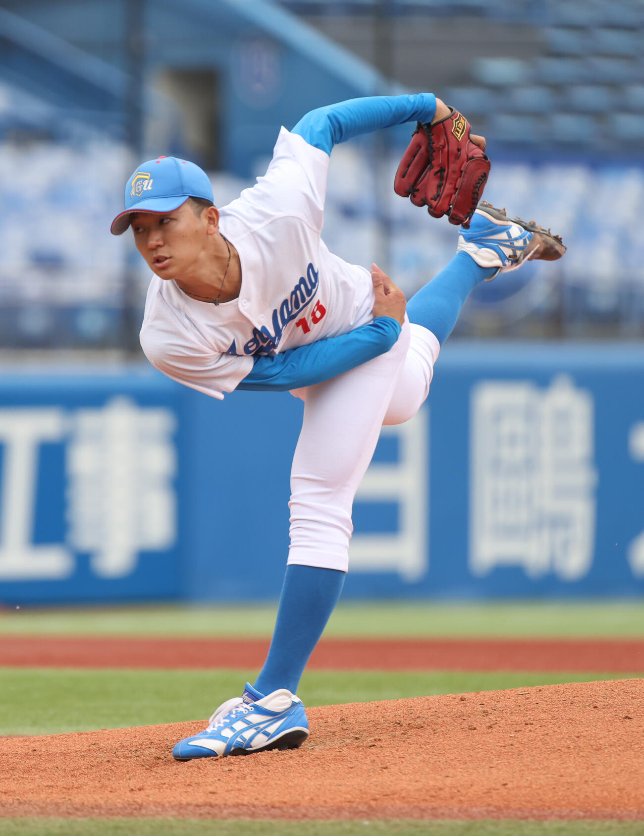 青学大対亜大　先発した青学大・鈴木（撮影・柴田隆二）