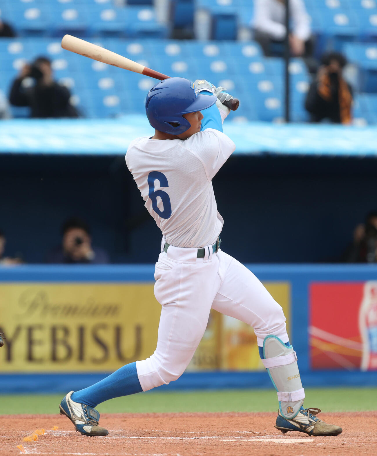 青学大対亜大　2回表青学大1死三塁、山口は左中間に適時二塁打を放つ（撮影・柴田隆二）