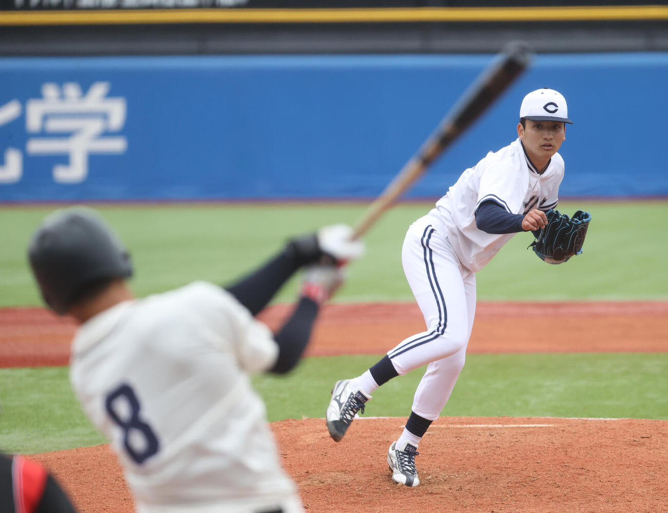 国学院大対中大　先発した中大・東恩納（撮影・柴田隆二）