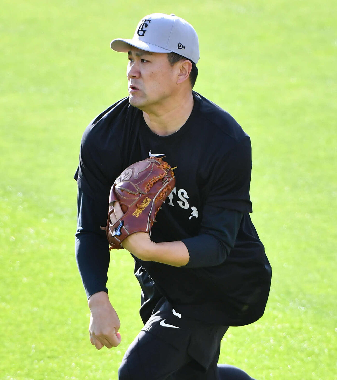 広島対巨人　キャッチボールを行う巨人田中将（撮影・岩下翔太）