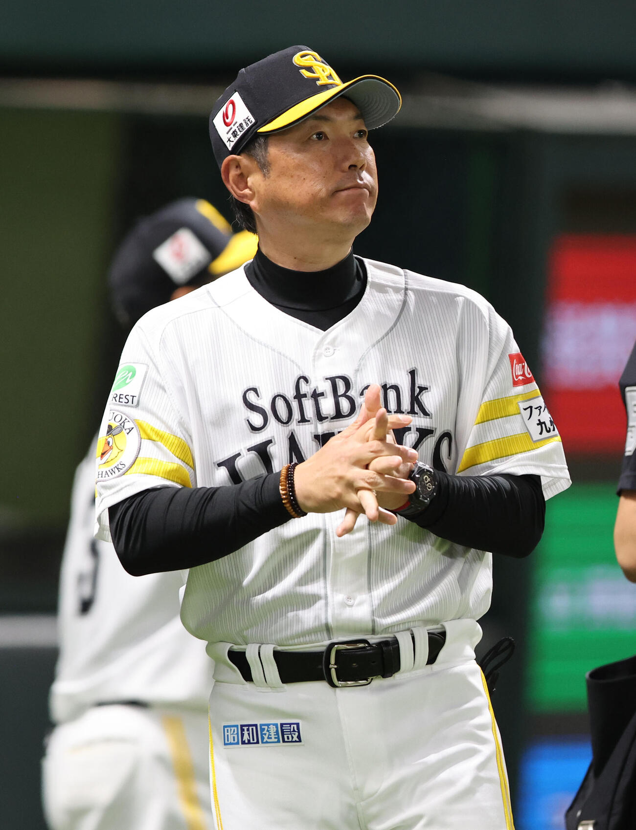 ソフトバンク対西武　選手交代を審判に告げたソフトバンク小久保監督（撮影・梅根麻紀）