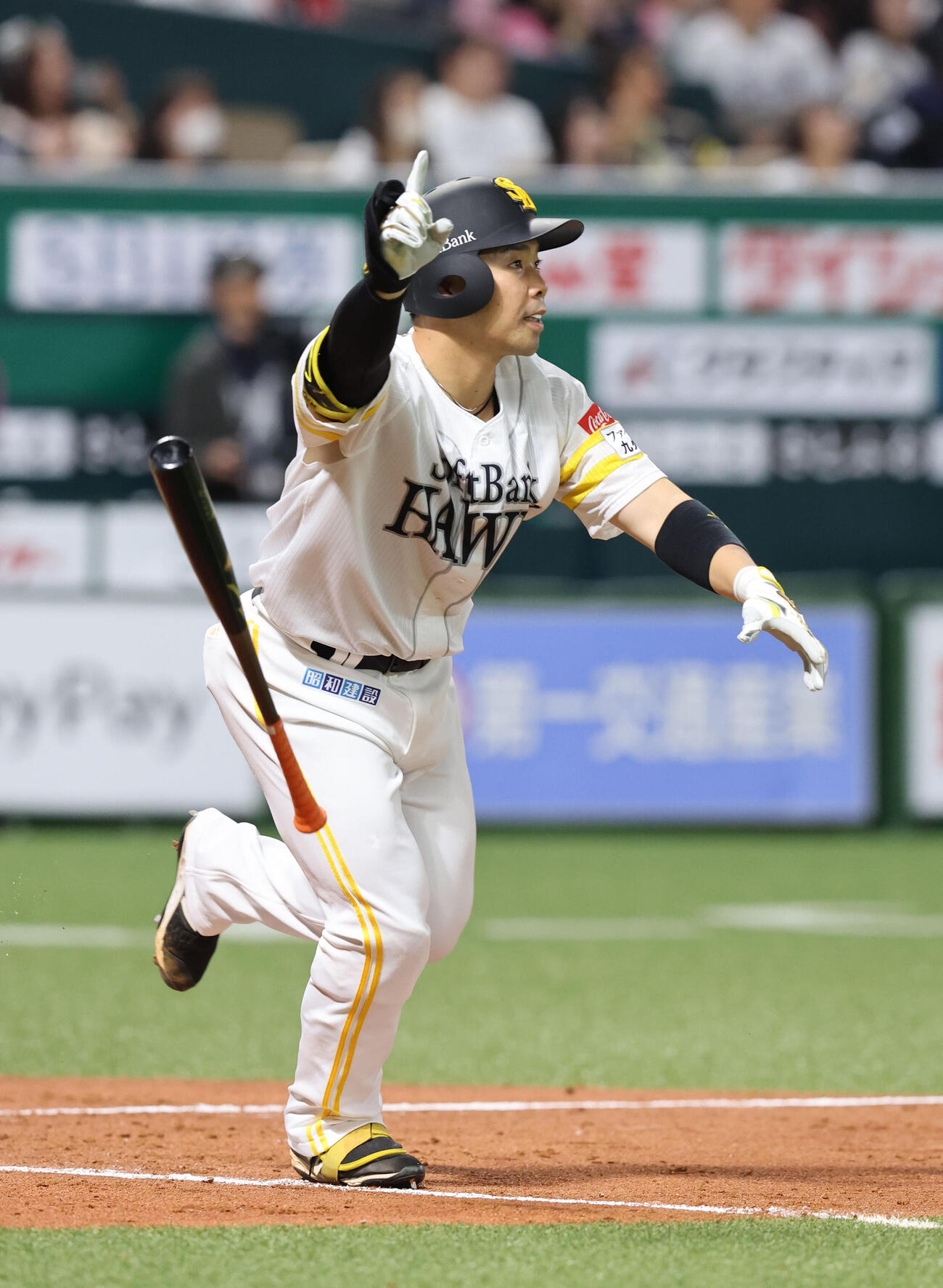 ソフトバンク対西武　3回裏ソフトバンク1死一塁、近藤は右中間に2点本塁打を放つ（撮影・梅根麻紀）