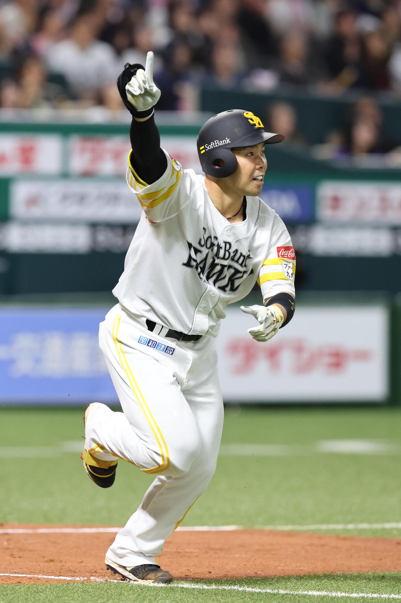 ソフトバンク対西武　3回裏ソフトバンク1死一塁、近藤は右中間に勝ち越しとなる2点本塁打を放つ（撮影・梅根麻紀）