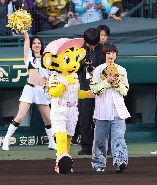 ハンシンタイガース 応援タオル 背番号36 あいみょん 阪神】あいみょん始球式で地元愛トーク炸裂、背番号「36」は「池山監督