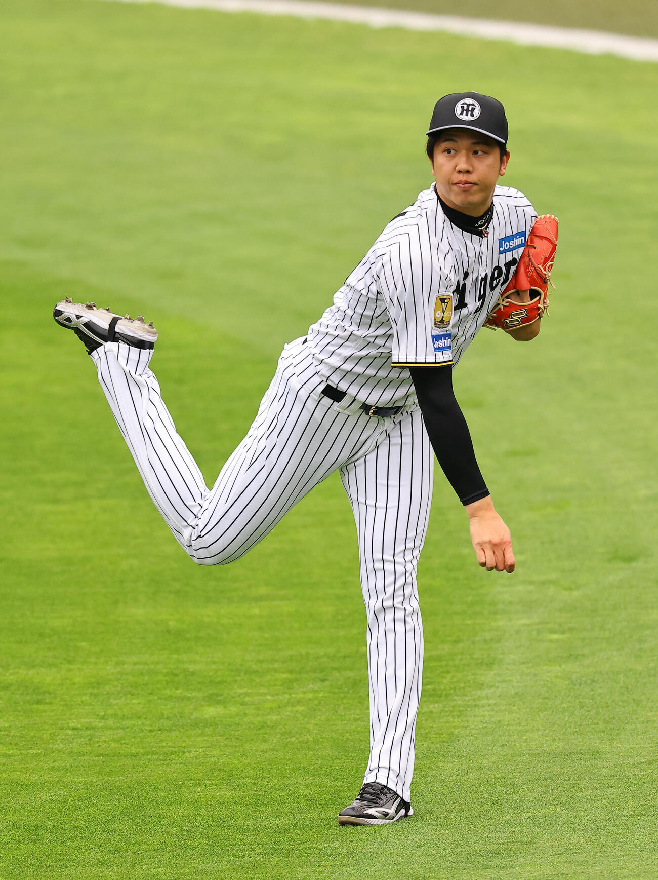 阪神対ヤクルト　キャッチボールをする才木（撮影・上田博志）