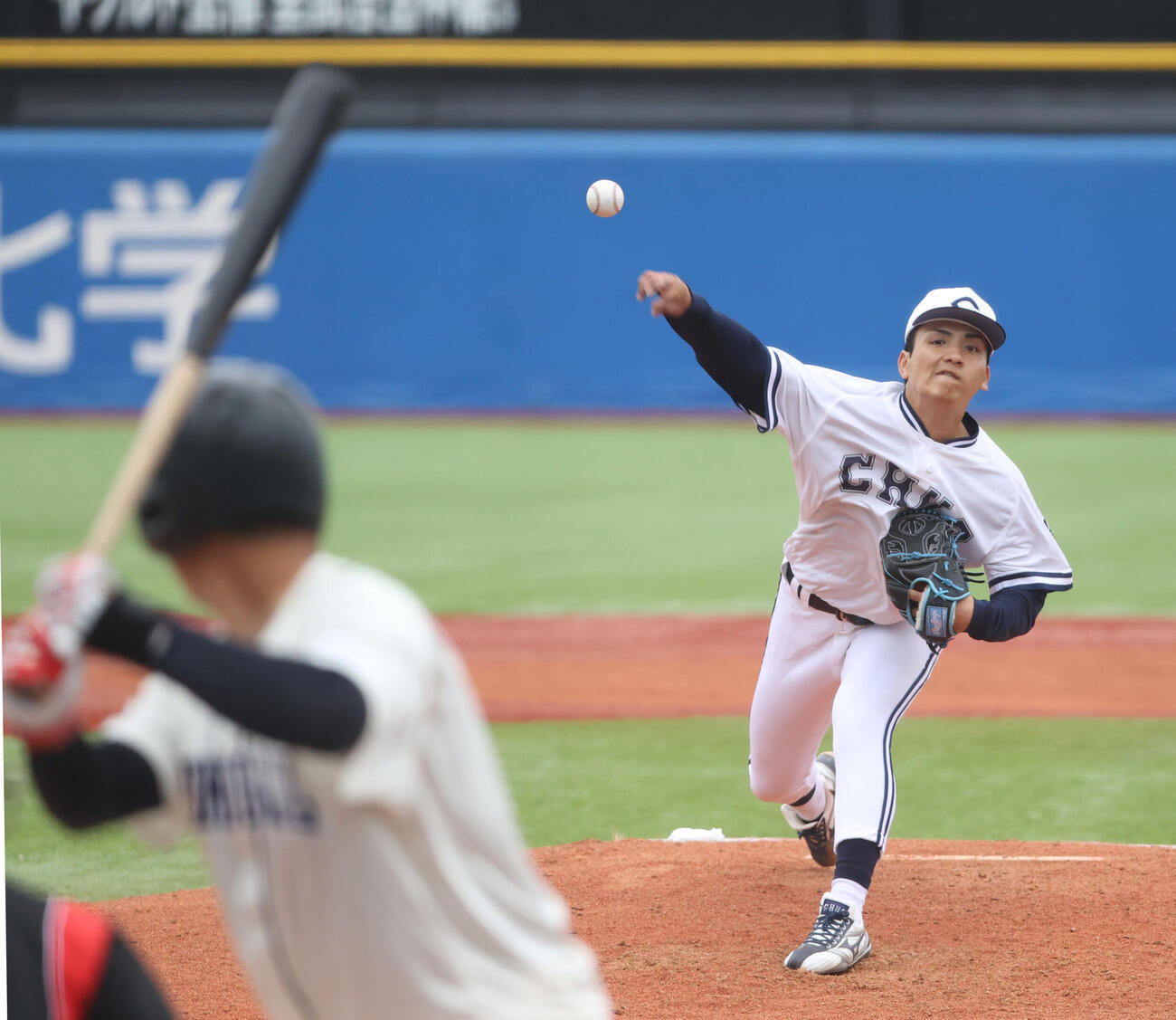 国学院大対中大　先発した中大・東恩納（撮影・柴田隆二）
