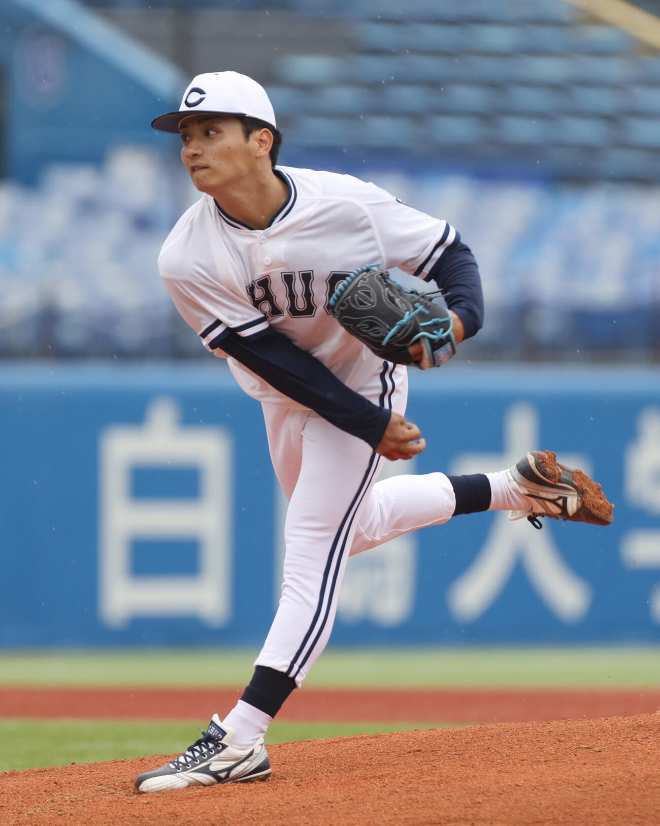 国学院大対中大　先発した中大・東恩納（撮影・柴田隆二）