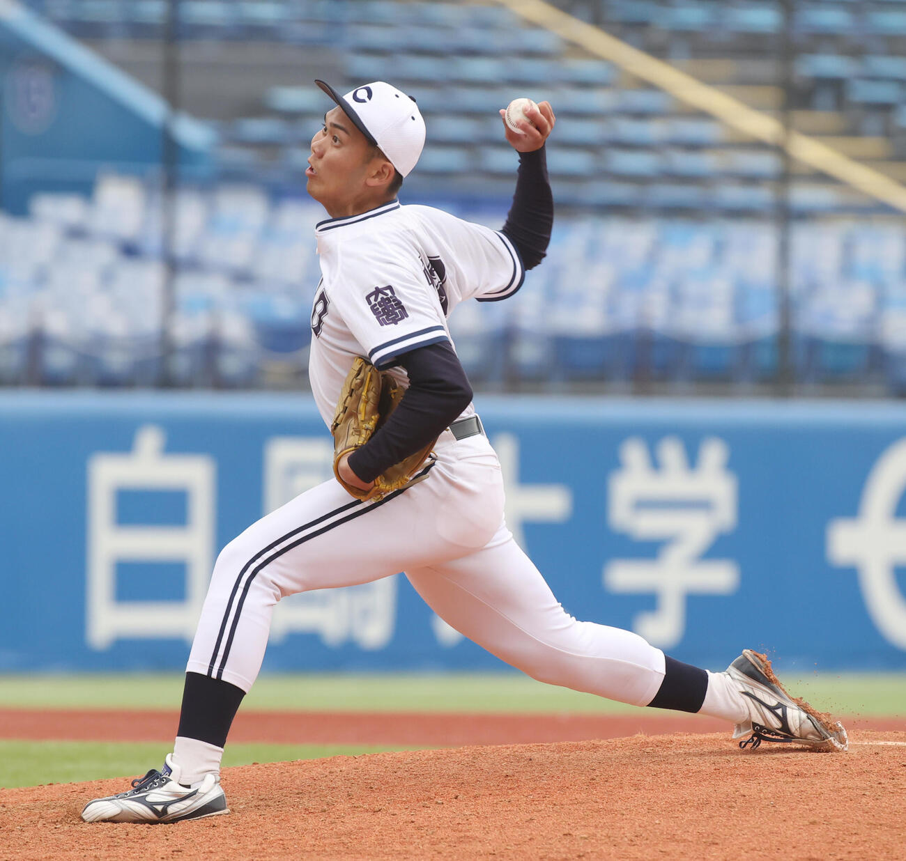 国学院大対中大　8回から登板した中大・平井（撮影・柴田隆二）