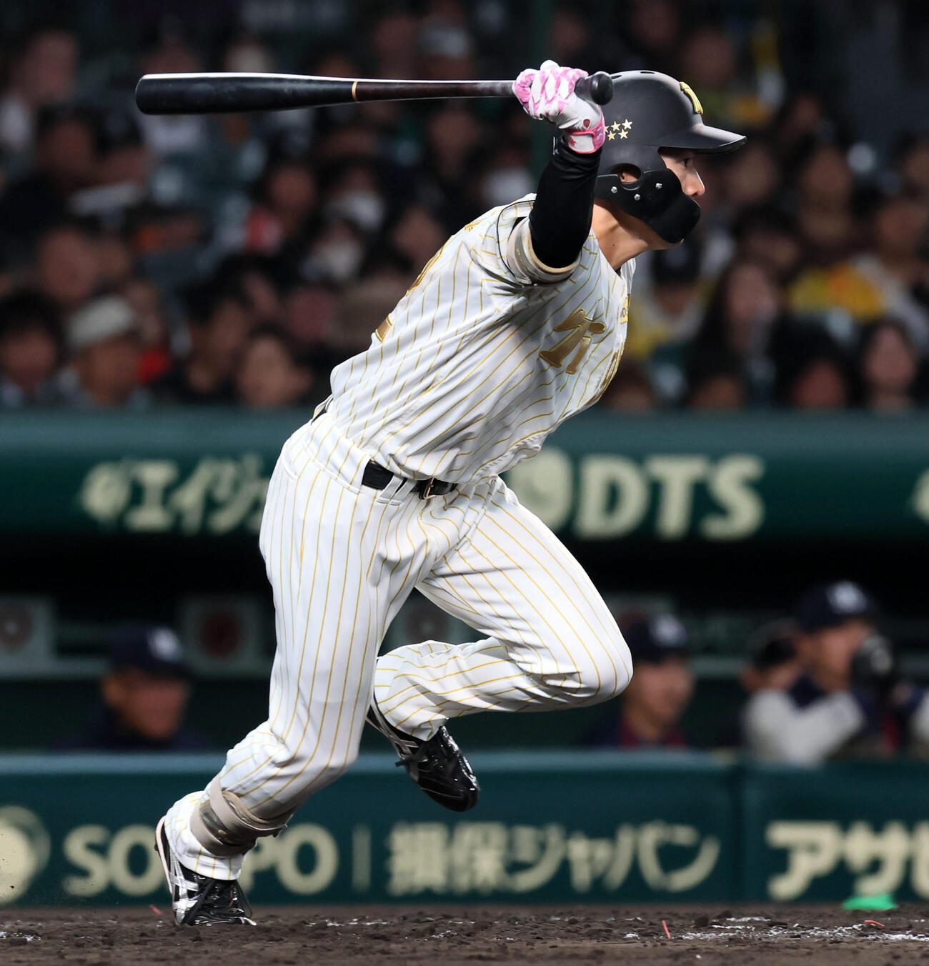 阪神対ヤクルト　3回裏阪神1死、福島は中前打を放つ（撮影・加藤哉）