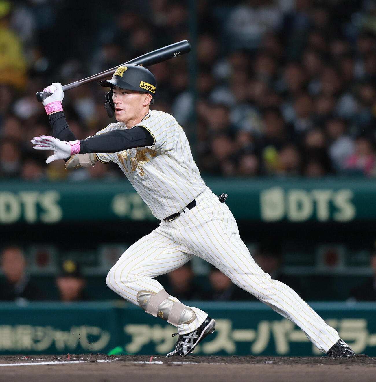 阪神対ヤクルト　3回裏阪神1死、福島は安打を放つ（撮影・上山淳一）