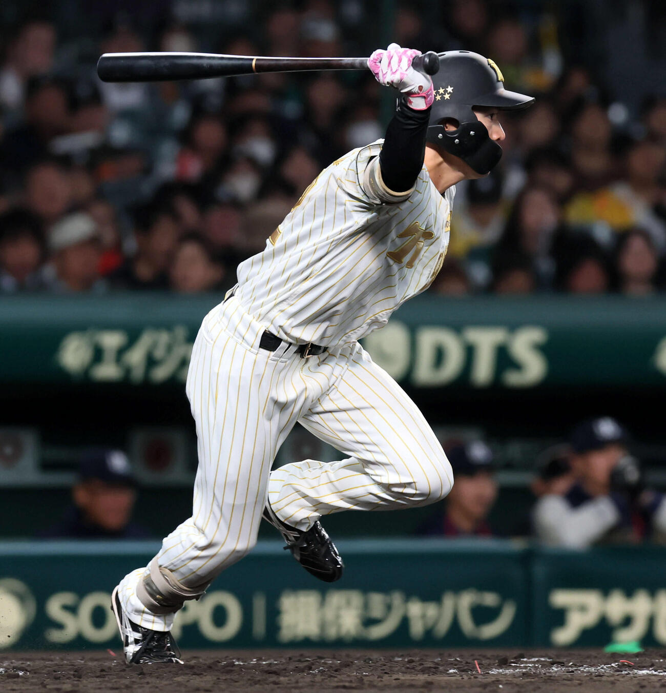 阪神対ヤクルト　3回裏阪神1死、福島は中前打を放つ（撮影・加藤哉）
