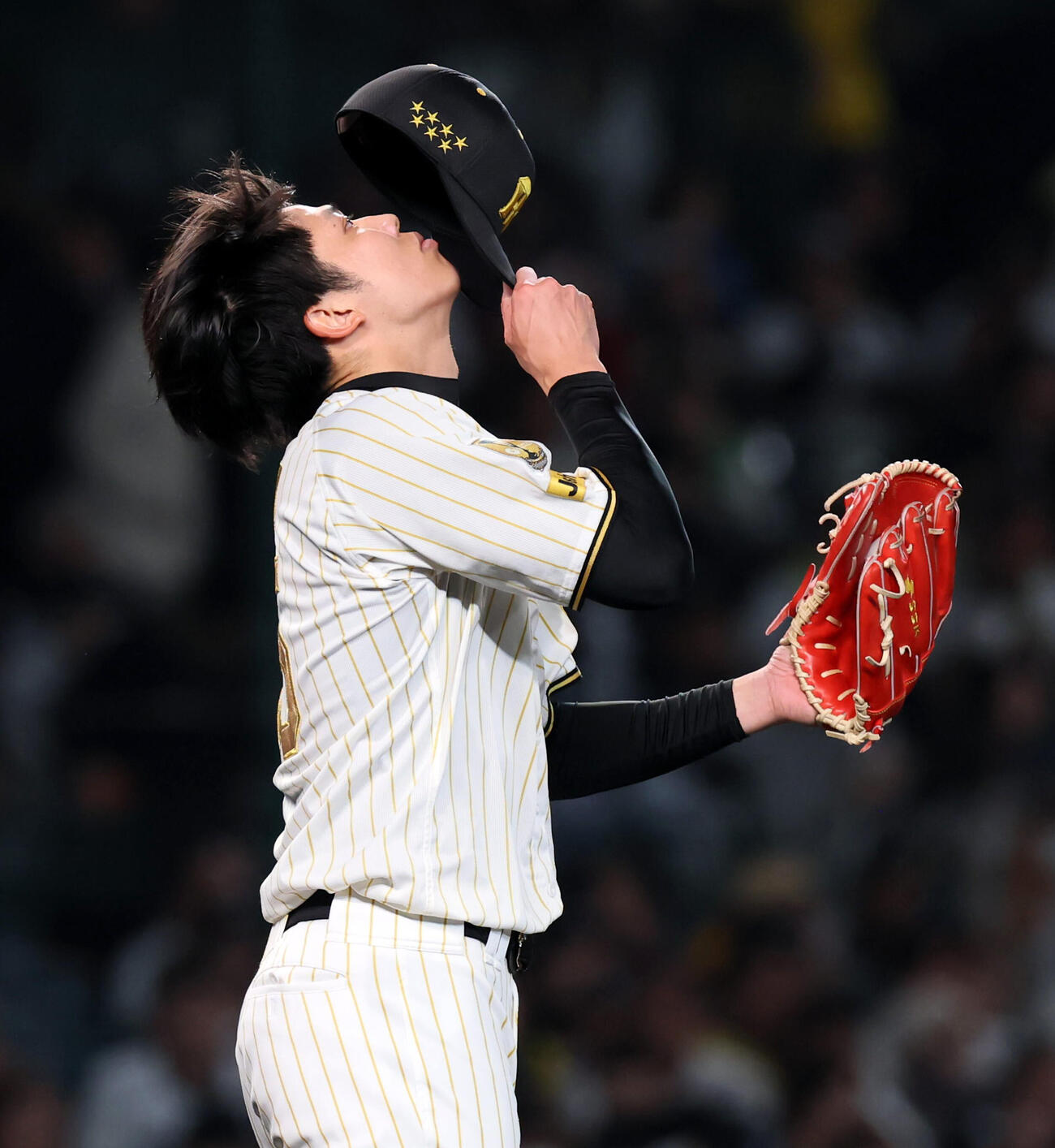 阪神対ヤクルト　4回表ヤクルト2死三塁、才木はオスナに中前適時打を打たれ先制を許す（撮影・加藤哉）