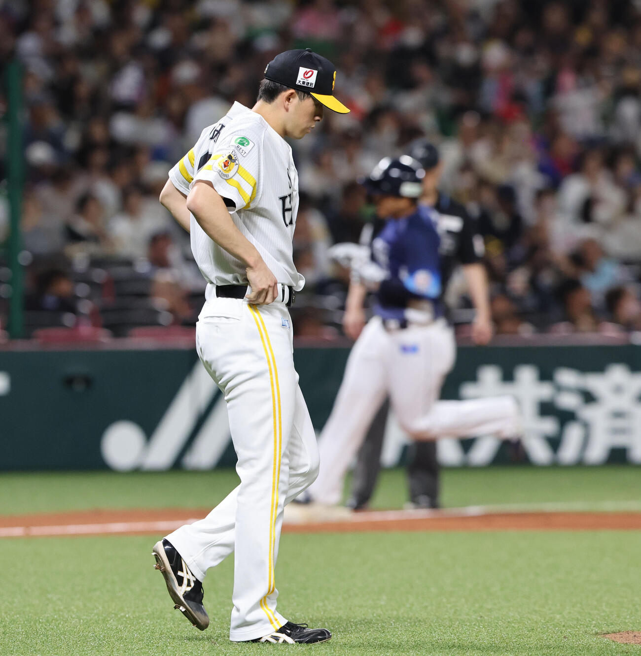 ソフトバンク対西武　5回表西武1死二塁、仲三に右中間へ2点本塁打を浴びた大関（撮影・梅根麻紀）