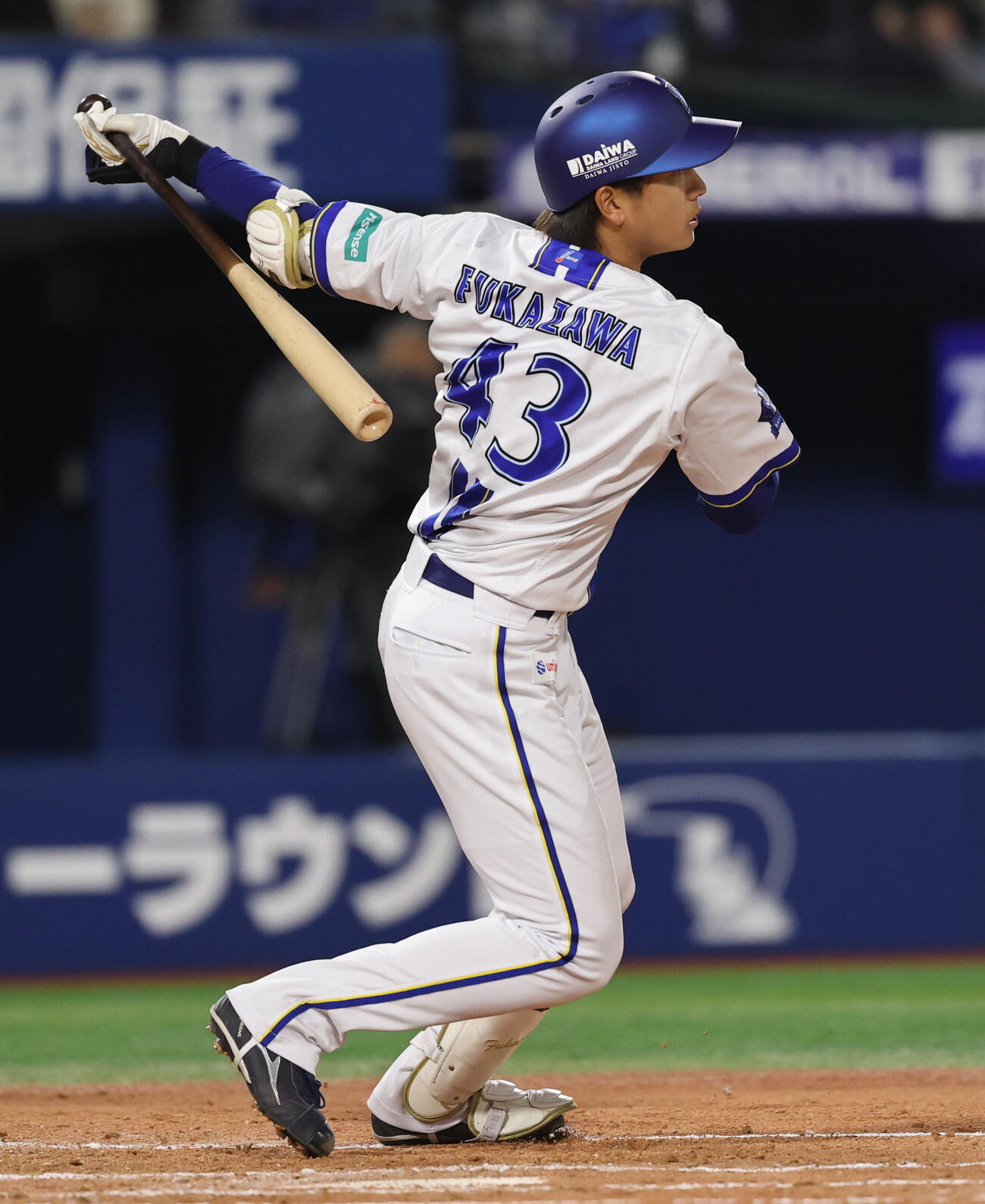 DeNA対中日　3回裏DeNA1死、初打席で初安打を放つ深沢（撮影・野上伸悟）