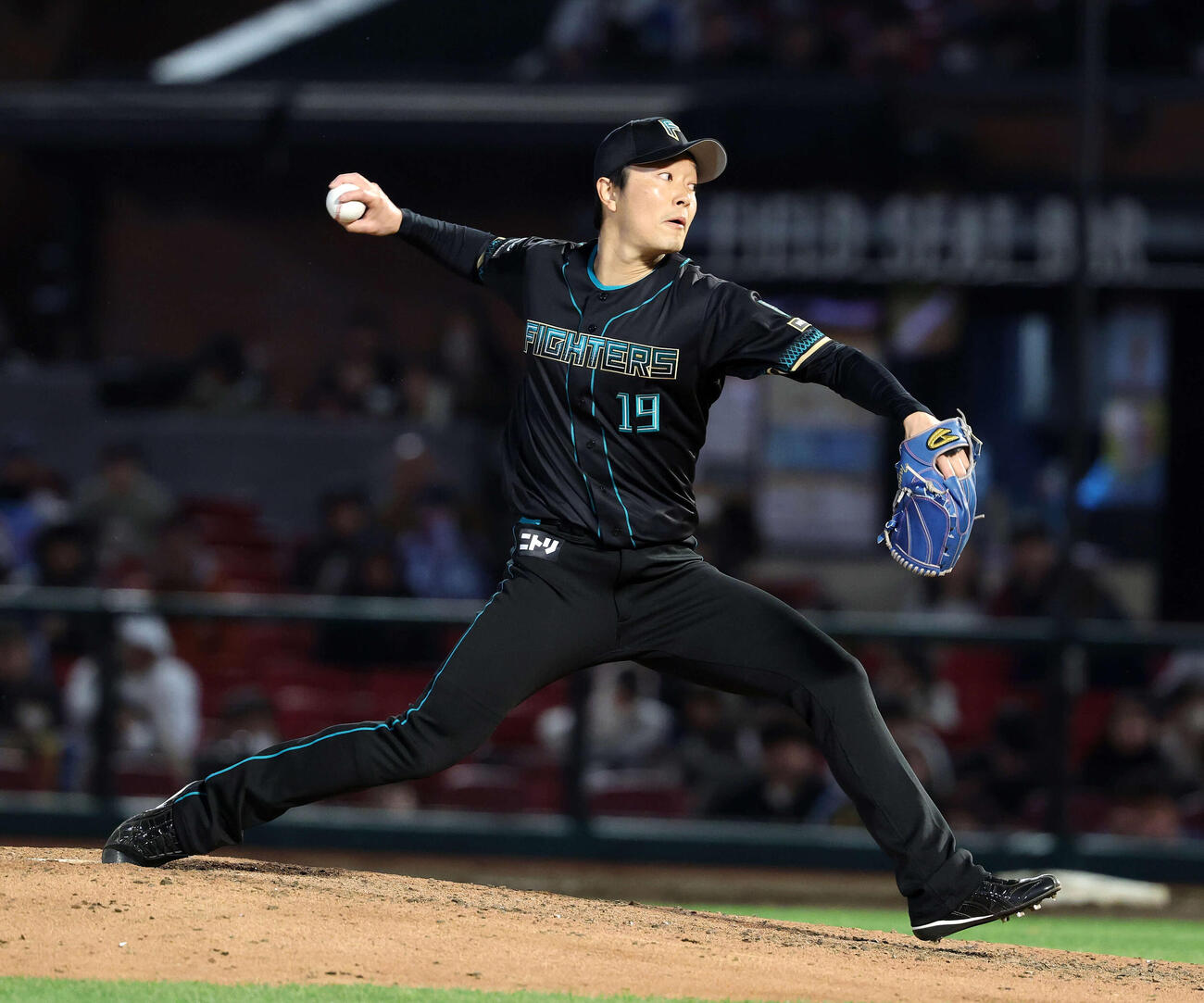楽天対日本ハム　力投する日本ハム2番手の玉井（撮影・鈴木正人）　