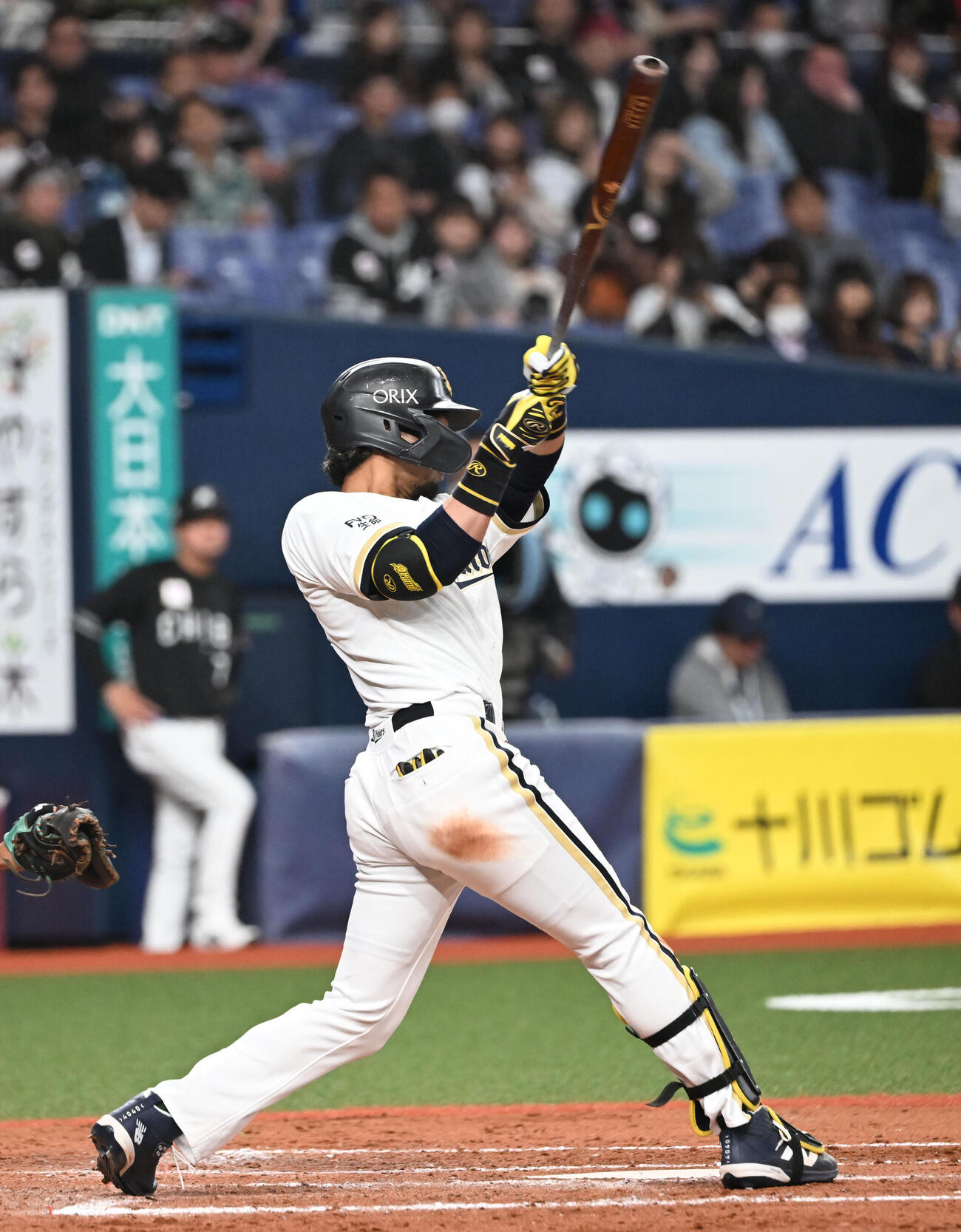 オリックス対ロッテ　7回裏オリックス2死一、三塁、右前適時打を放つ宗（撮影・和賀正仁）