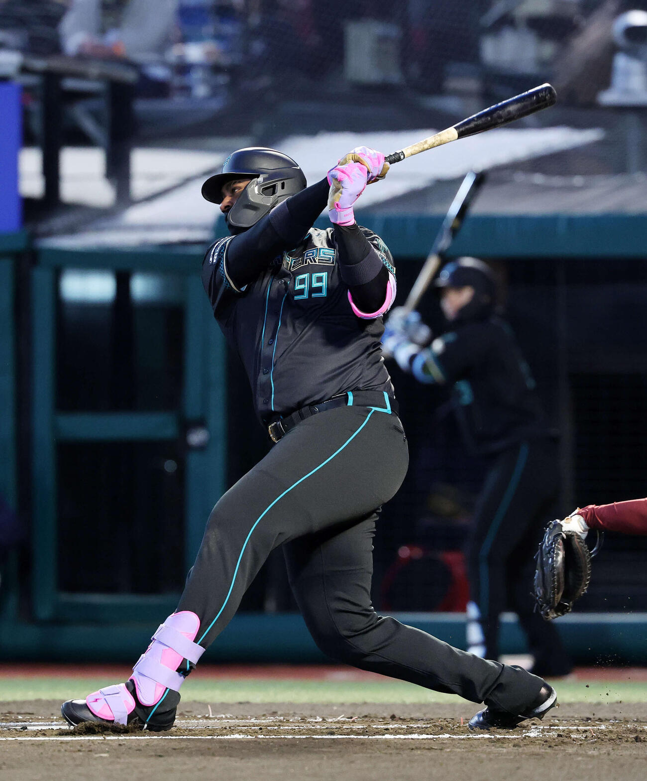 楽天対日本ハム　1回表日本ハム1死一塁、レイエスは中前打を放つ（撮影・鈴木正人）　