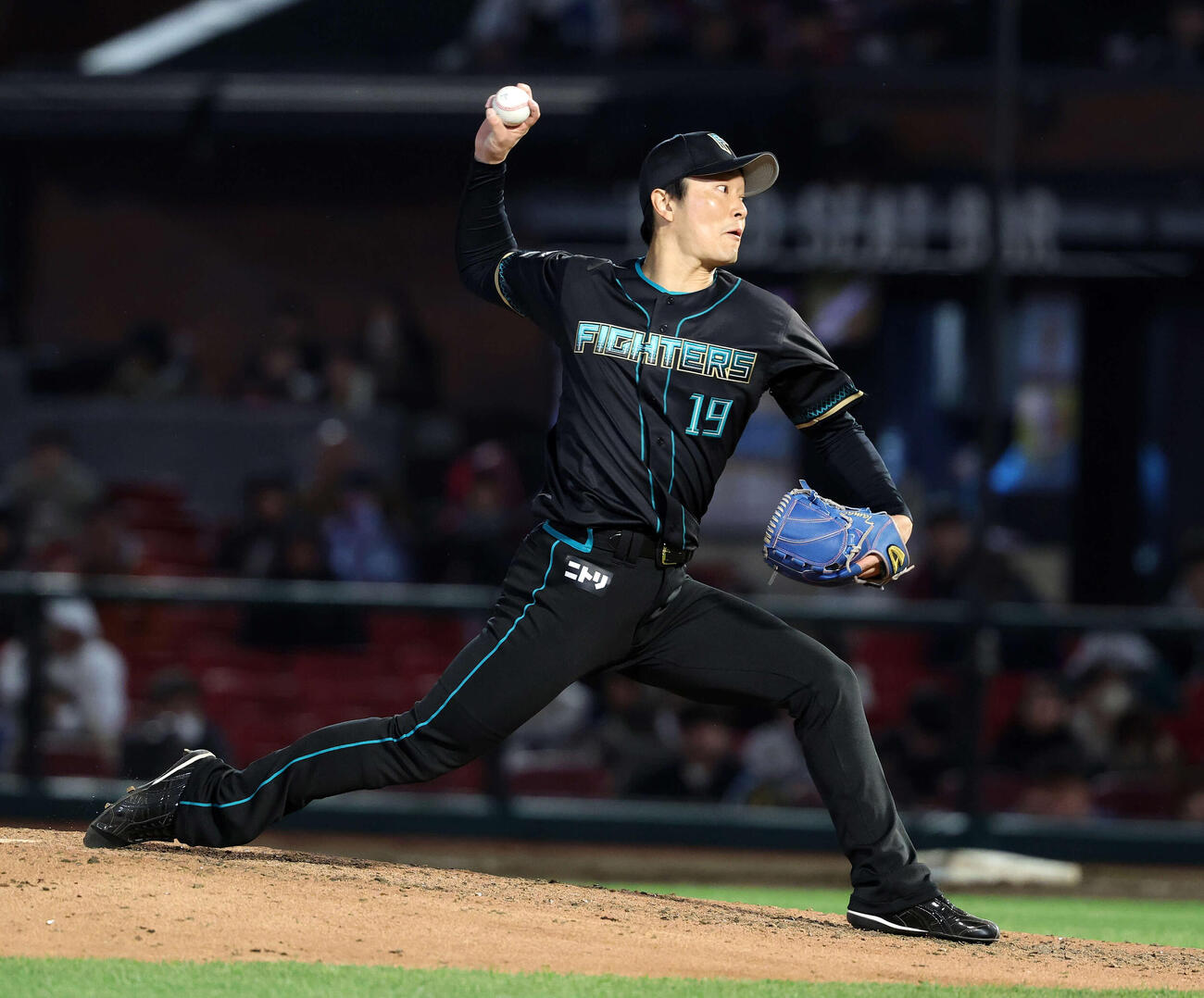 楽天対日本ハム　力投する日本ハム2番手の玉井（撮影・鈴木正人）　