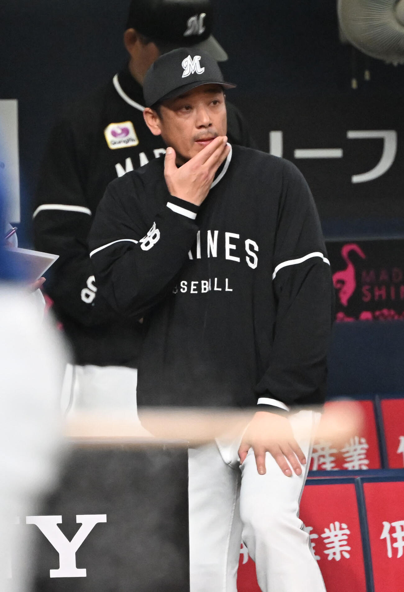 オリックス対ロッテ　9回、ベンチのロッテサブロー監督（撮影・和賀正仁）