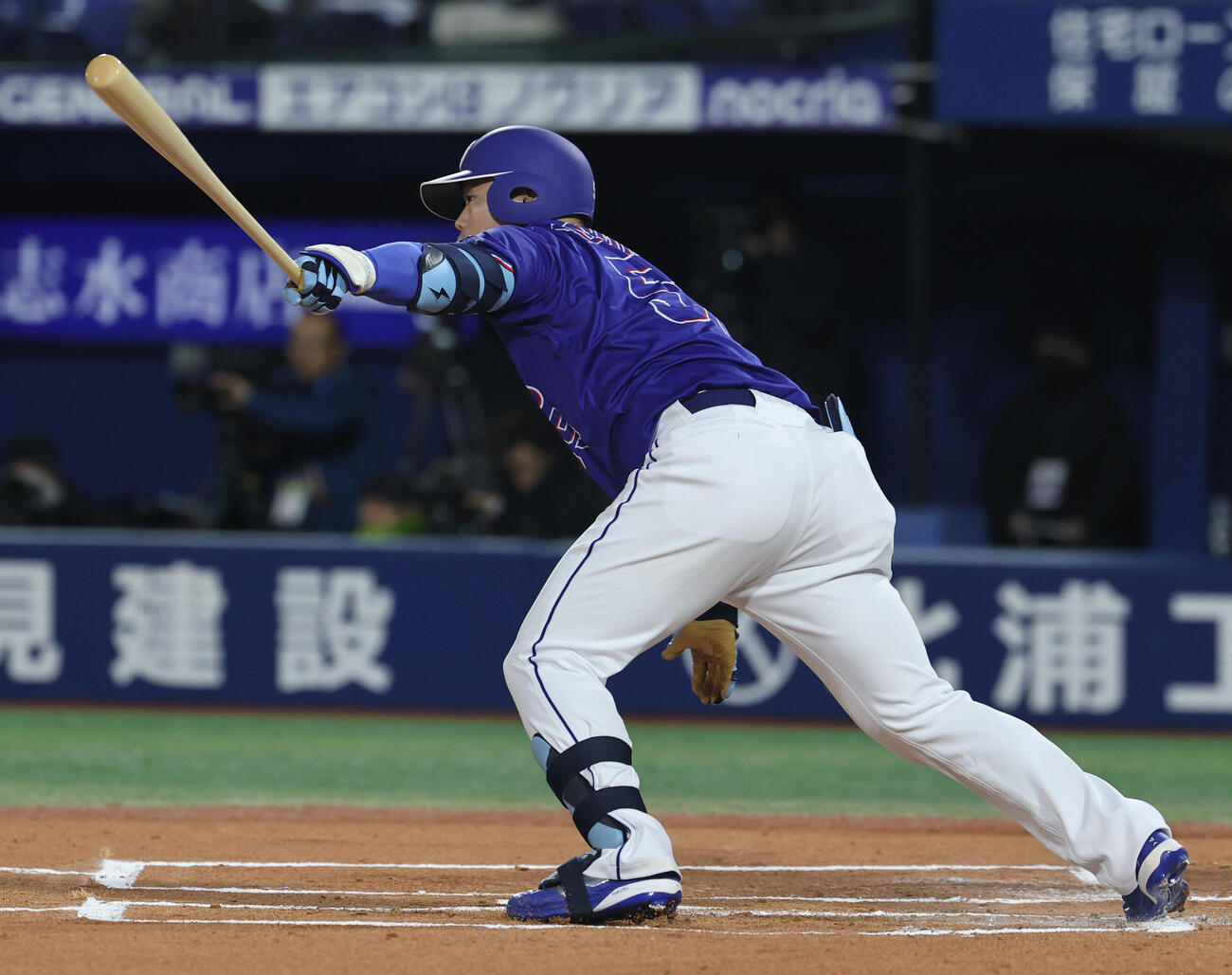 DeNA対中日　1回表中日1死一、三塁、」先制適時安打を放つ細川（撮影・野上伸悟）