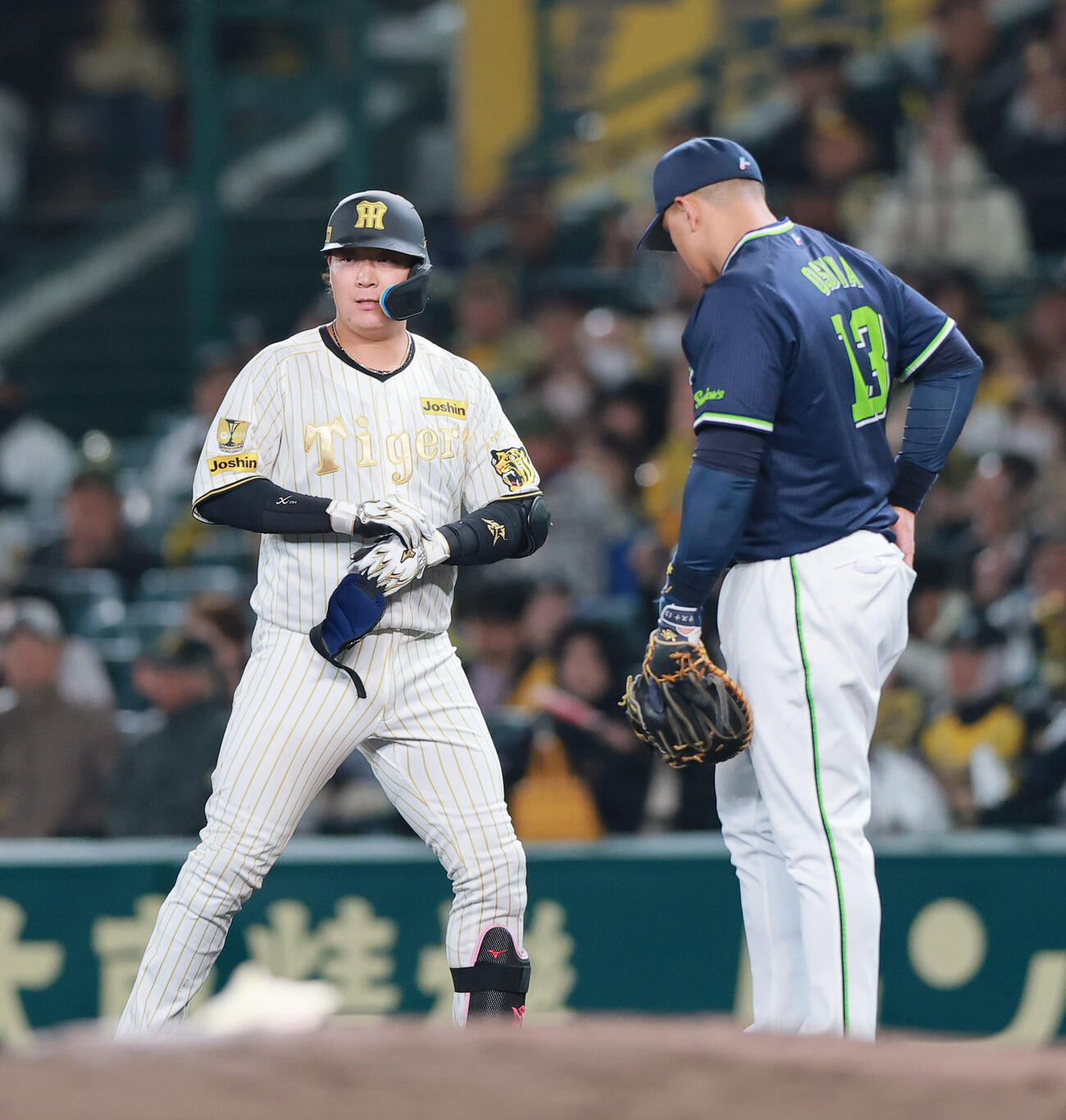 阪神対ヤクルト　4回裏阪神2死一塁、大山は安打を放つ（撮影・上山淳一）