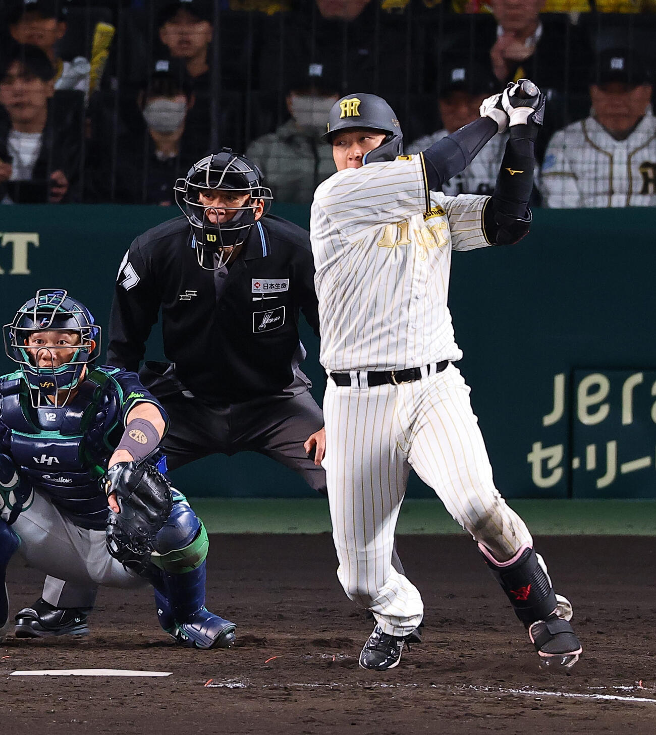 阪神対ヤクルト　5回裏阪神2死一塁、大山は二塁打を放つ（撮影・上田博志）
