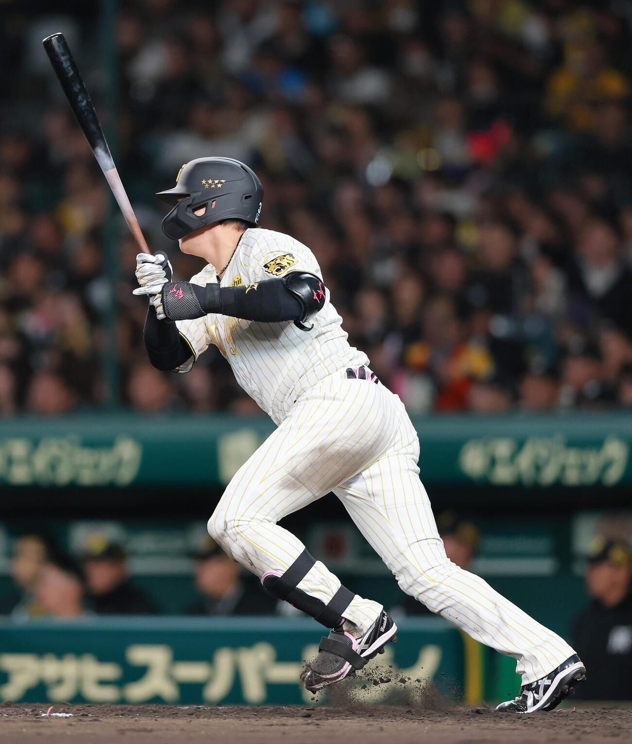 阪神対ヤクルト　5回裏阪神2死一塁、二塁打を放つ大山（撮影・上山淳一）