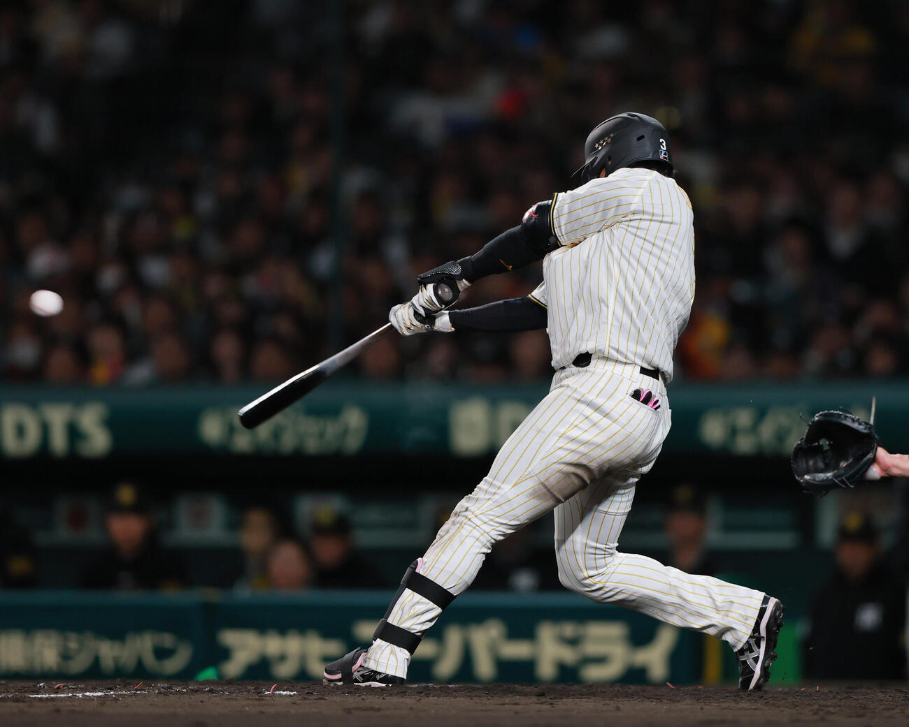 阪神対ヤクルト　5回裏阪神2死一塁、二塁打を放つ大山（撮影・上山淳一）