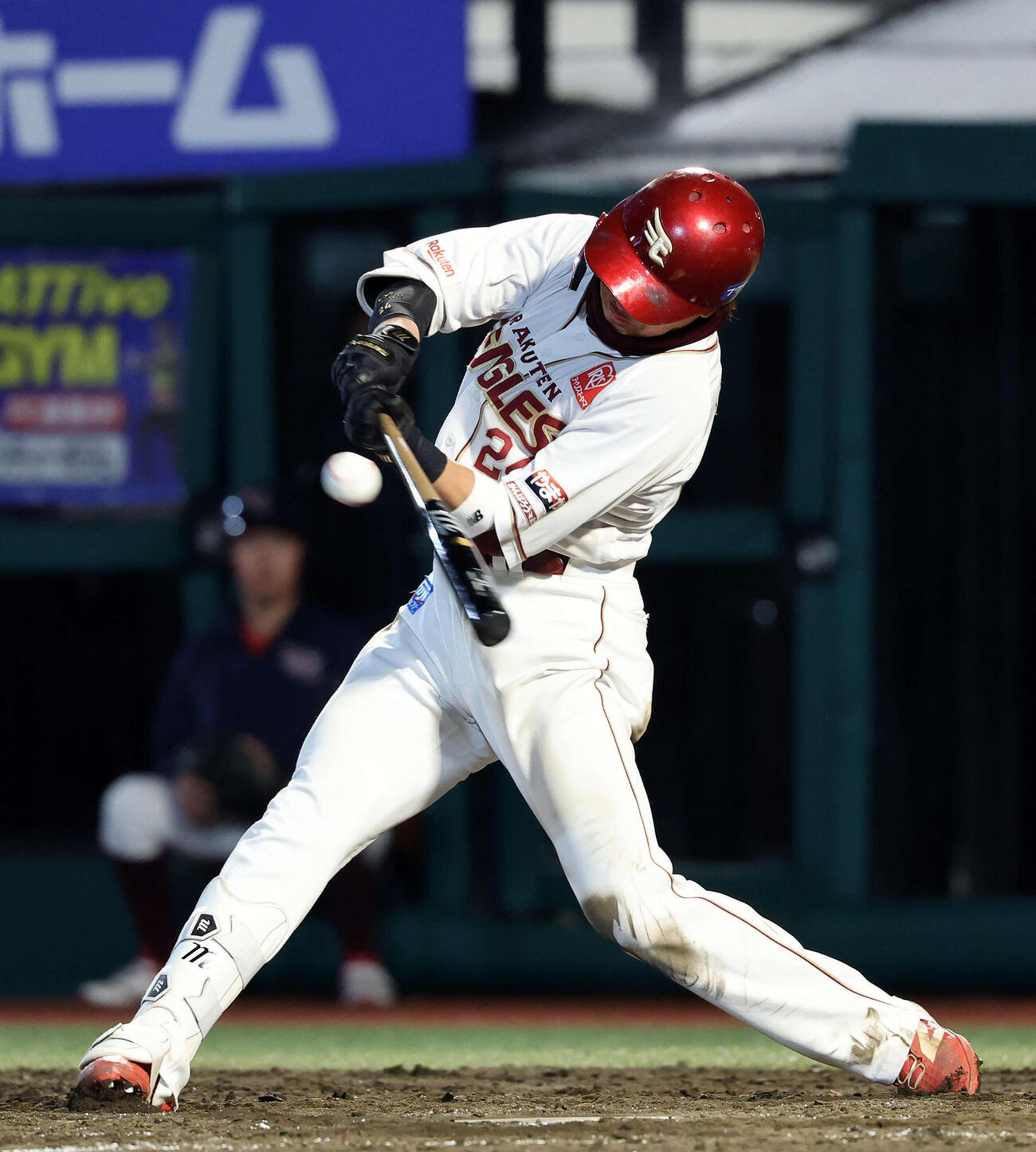 楽天対日本ハム　4回裏楽天1死二、三塁、黒川は2点適時二塁打を放つ（撮影・鈴木正人）　