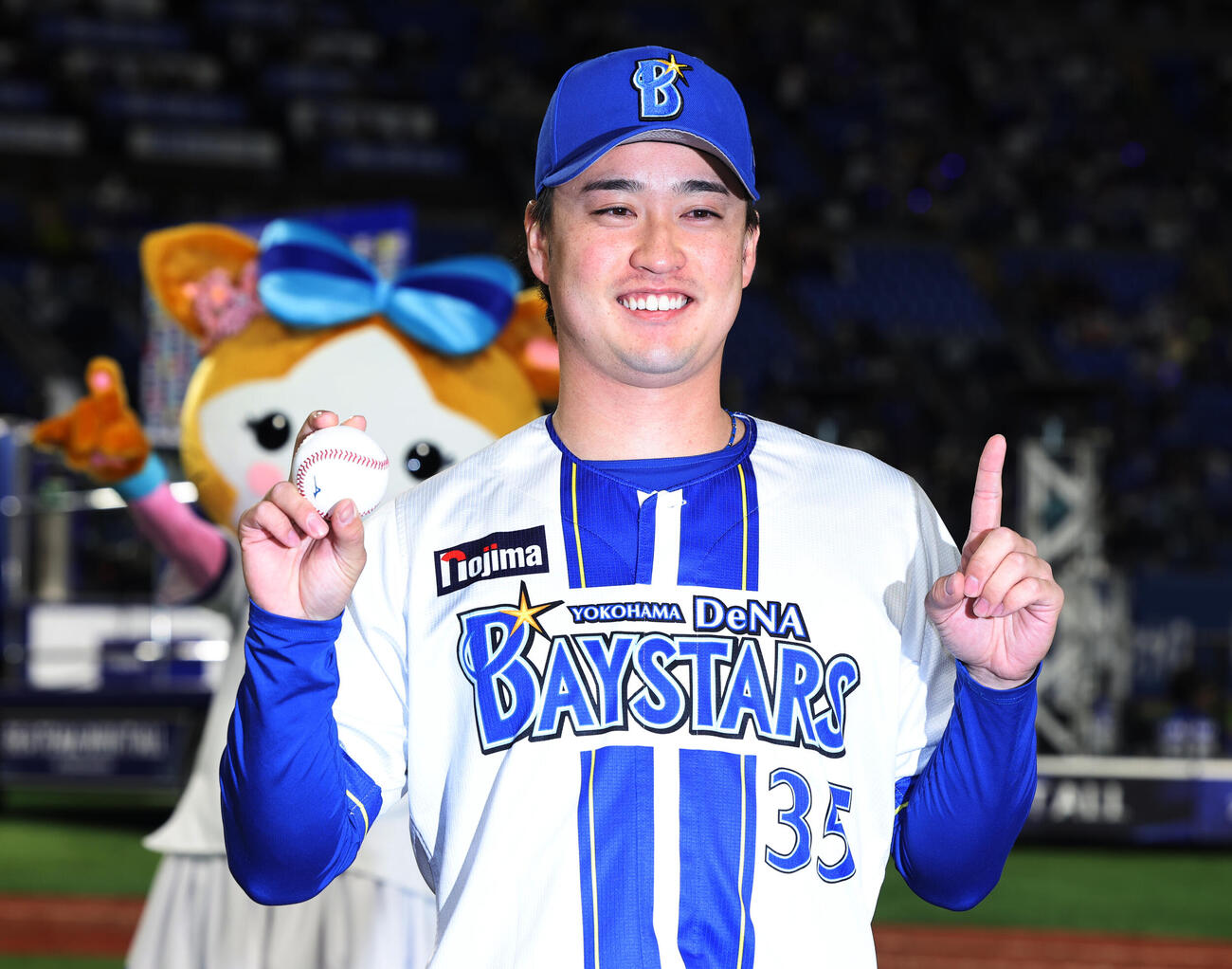 DeNA対中日　プロ初勝利を挙げ喜ぶDeNA橋本（撮影・野上伸悟）