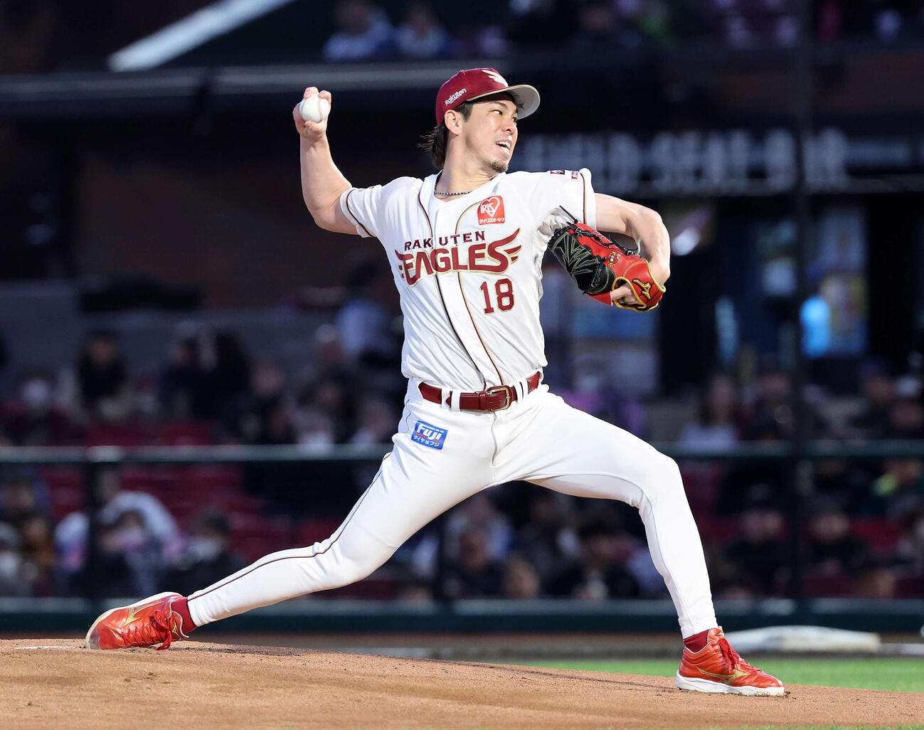 楽天対日本ハム　力投する楽天先発の前田健（撮影・鈴木正人）　