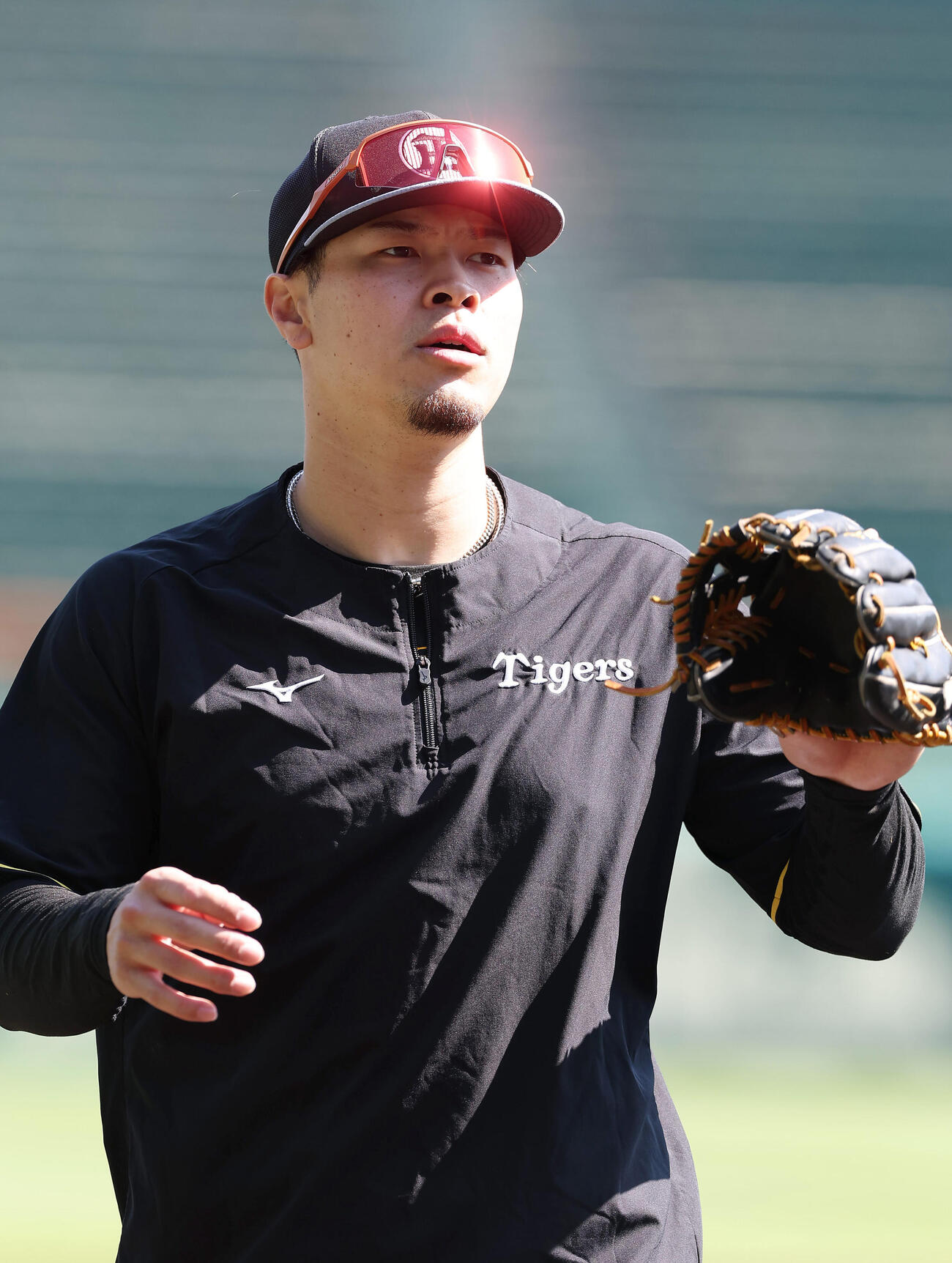 試合前練習を行う阪神佐藤（26年4月8日撮影）