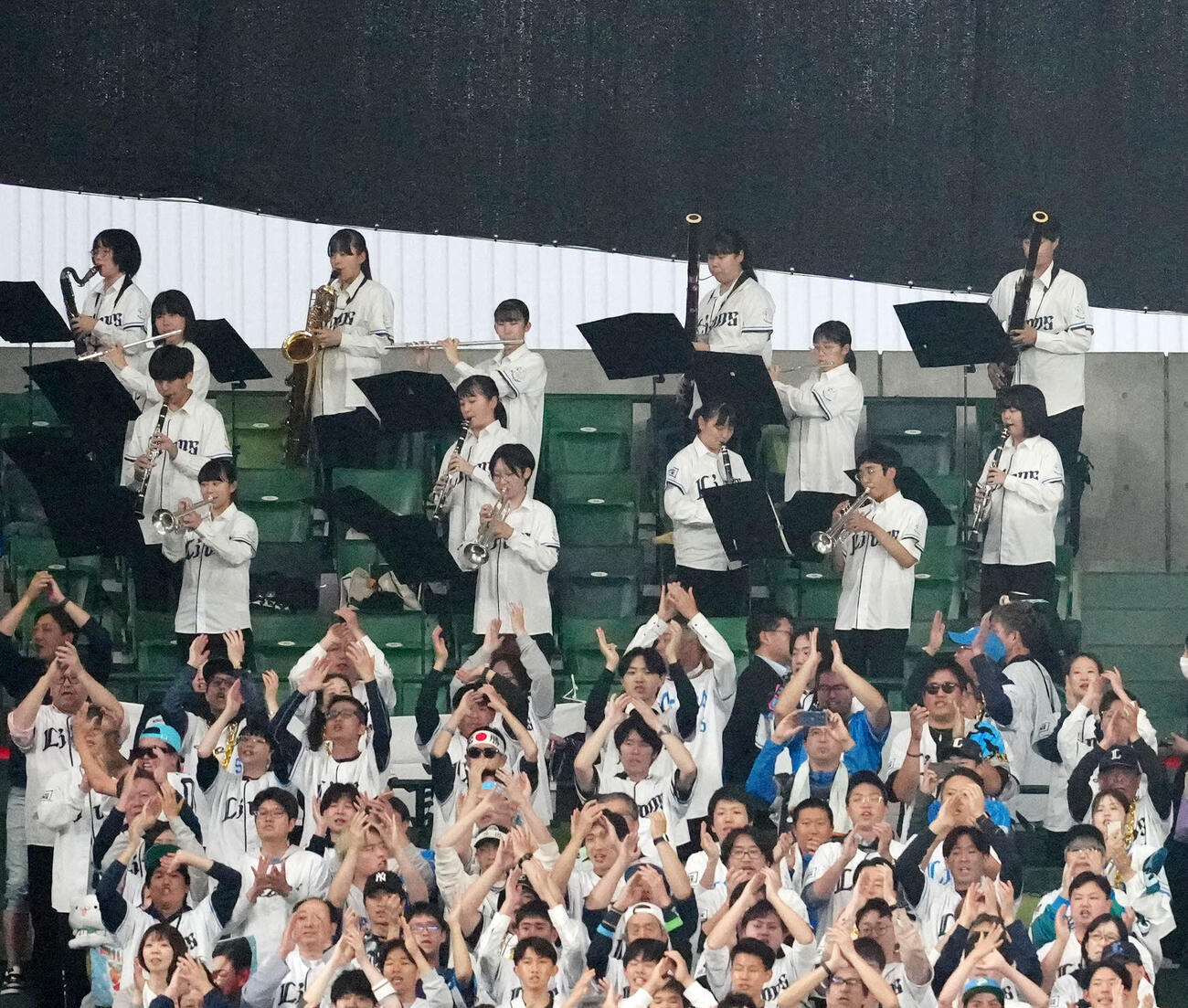 2025年6月3日、西武対ヤクルトの1回裏西武無死、打席に立つ西川の応援演奏する花咲徳栄の吹奏楽部