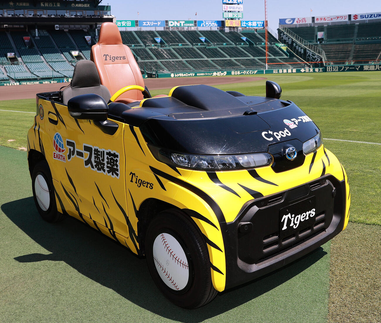 デザインが変更された甲子園球場のリリーフカー（撮影・上山淳一）