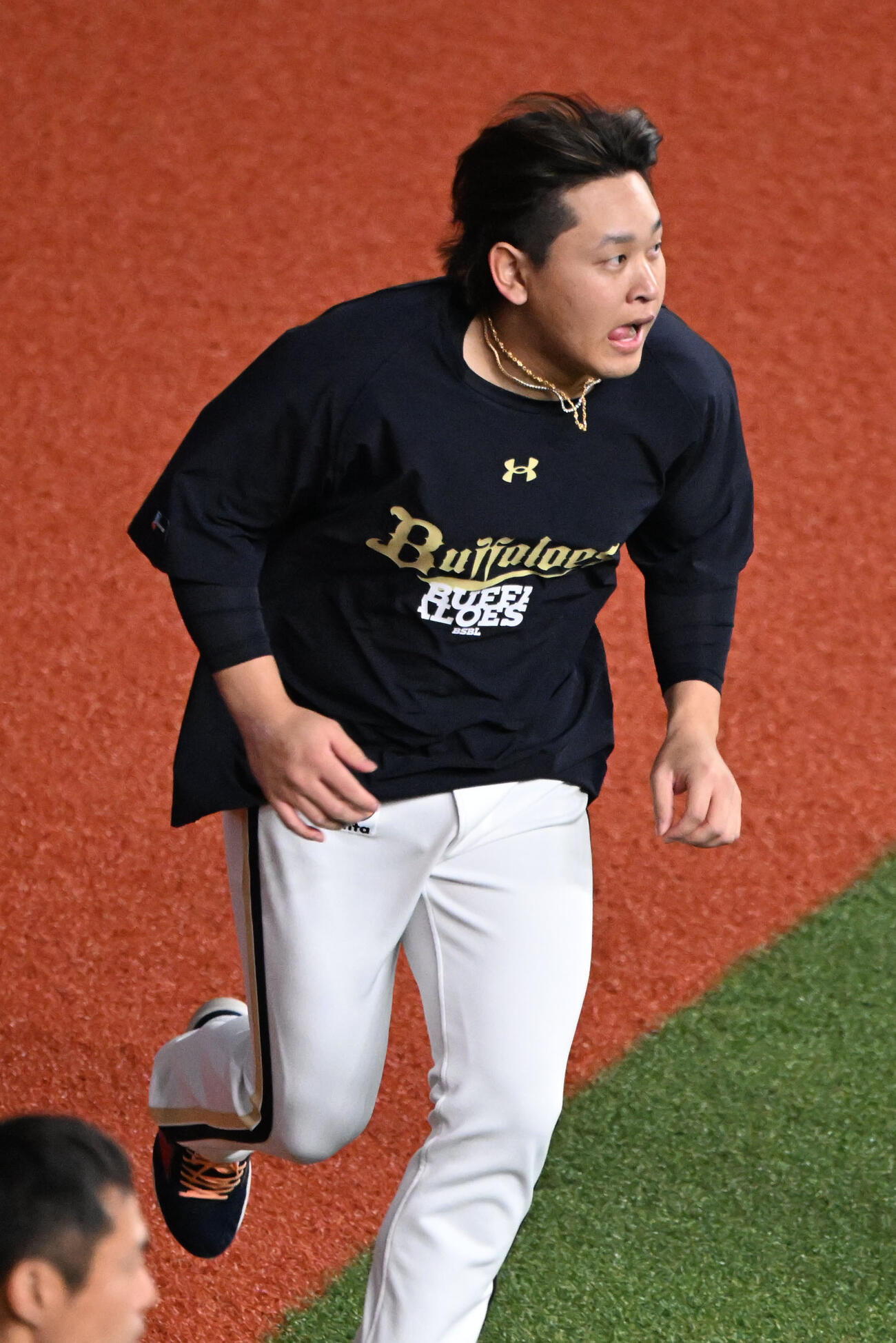 外野でダッシュを繰り返すオリックス宮城（撮影・和賀正仁）