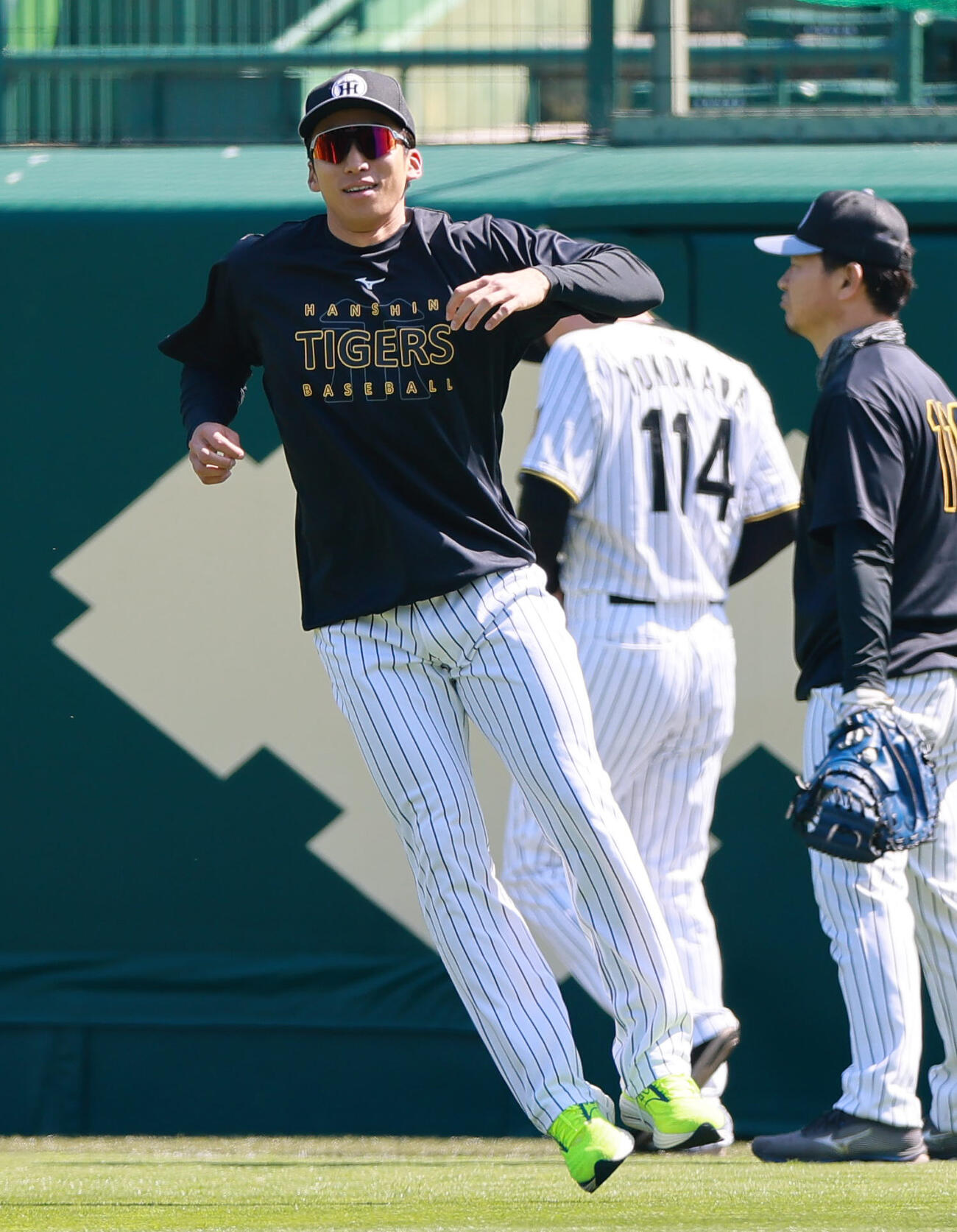 阪神対ヤクルト　試合前の練習に励む阪神茨木（撮影・上山淳一）