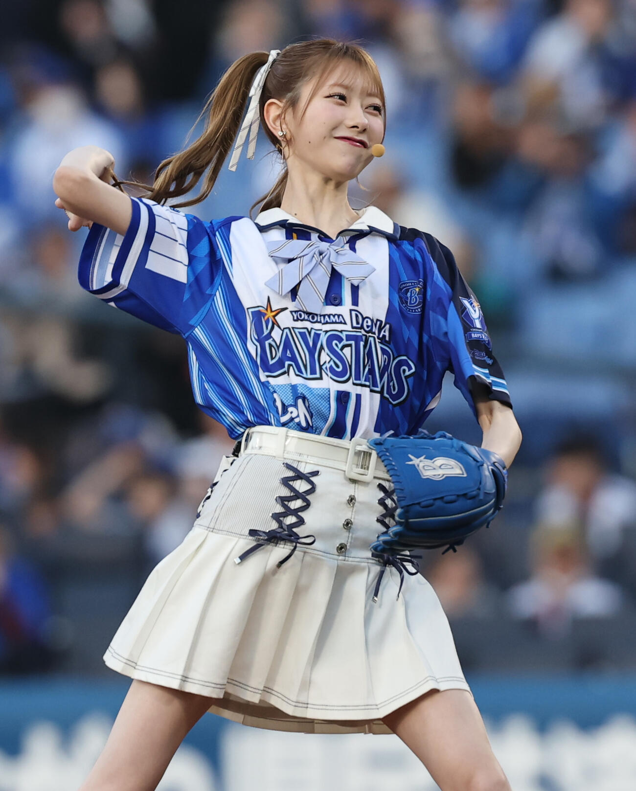DeNA対中日　セレモニアルピッチを行うAKB48の千葉恵里（撮影・野上伸悟）