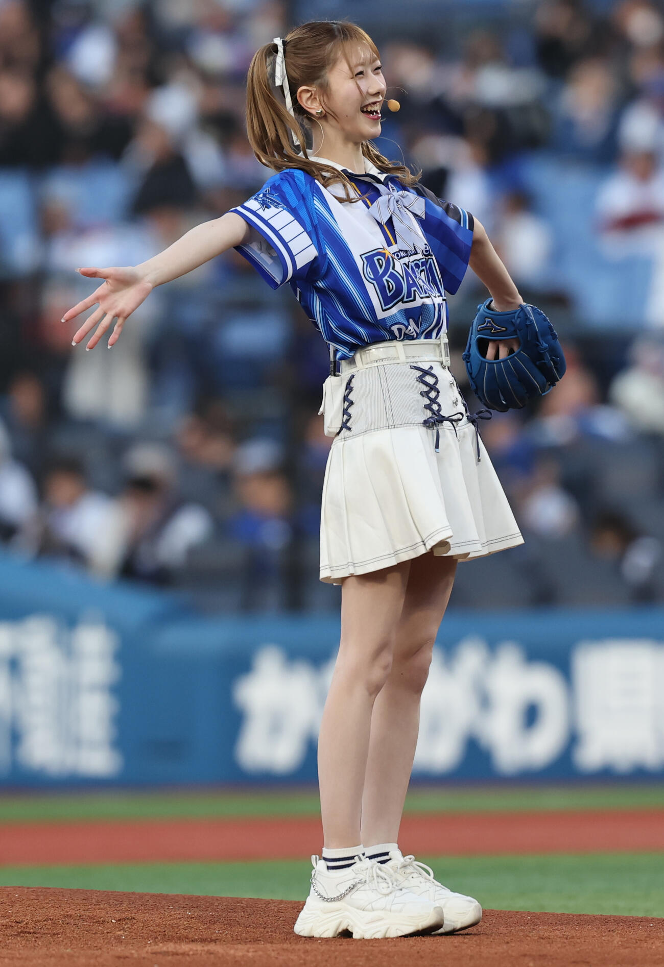 DeNA対中日　セレモニアルピッチを行ったAKB48の千葉恵里（撮影・野上伸悟）