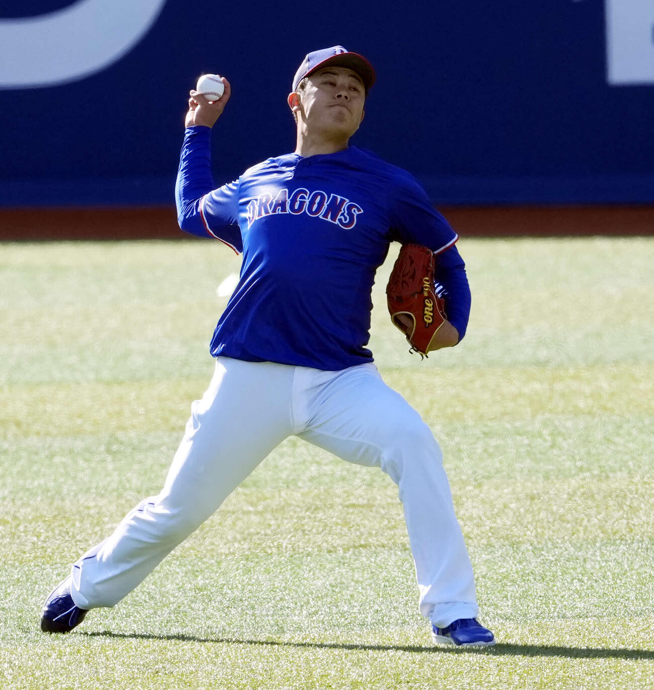 DeNA対中日　キャッチボールをする中日松山（撮影・小島史椰）