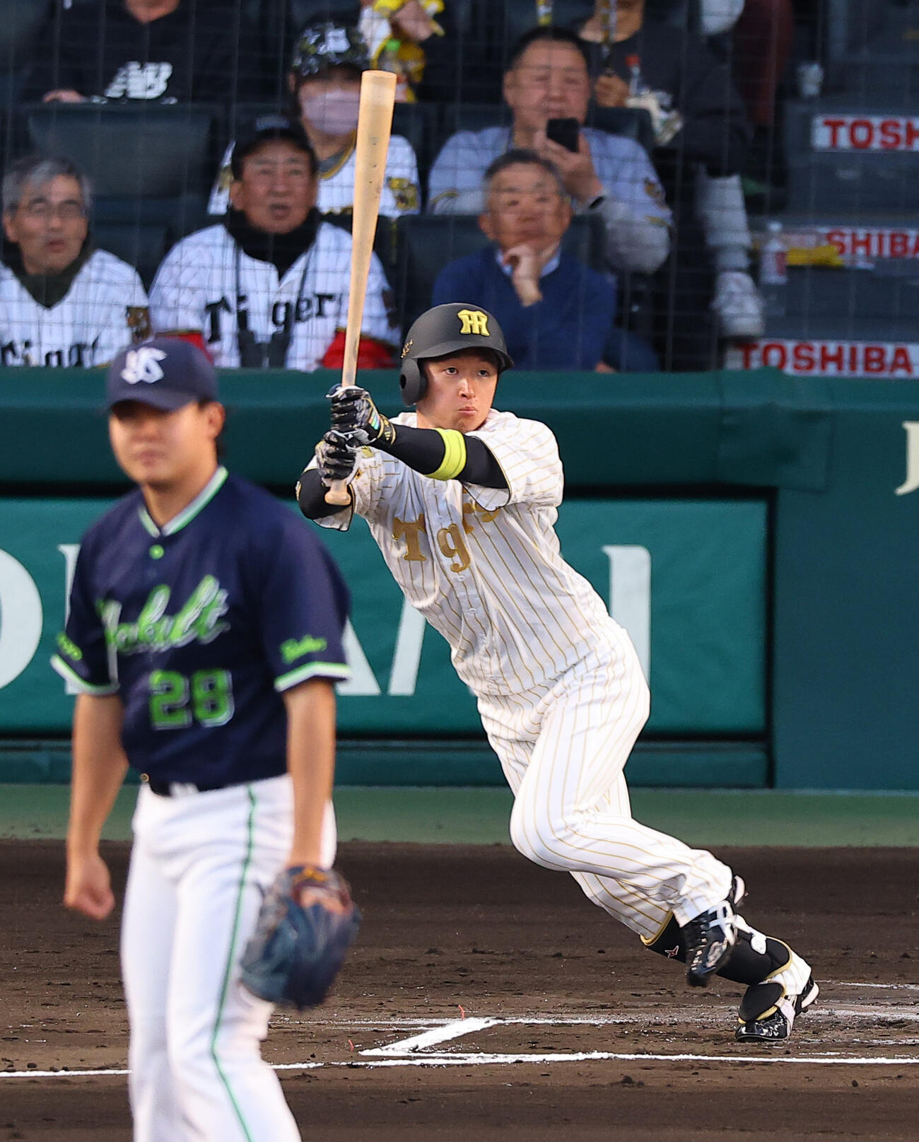 阪神対ヤクルト　1回裏阪神無死、近本は安打を放つ（撮影・上田博志）