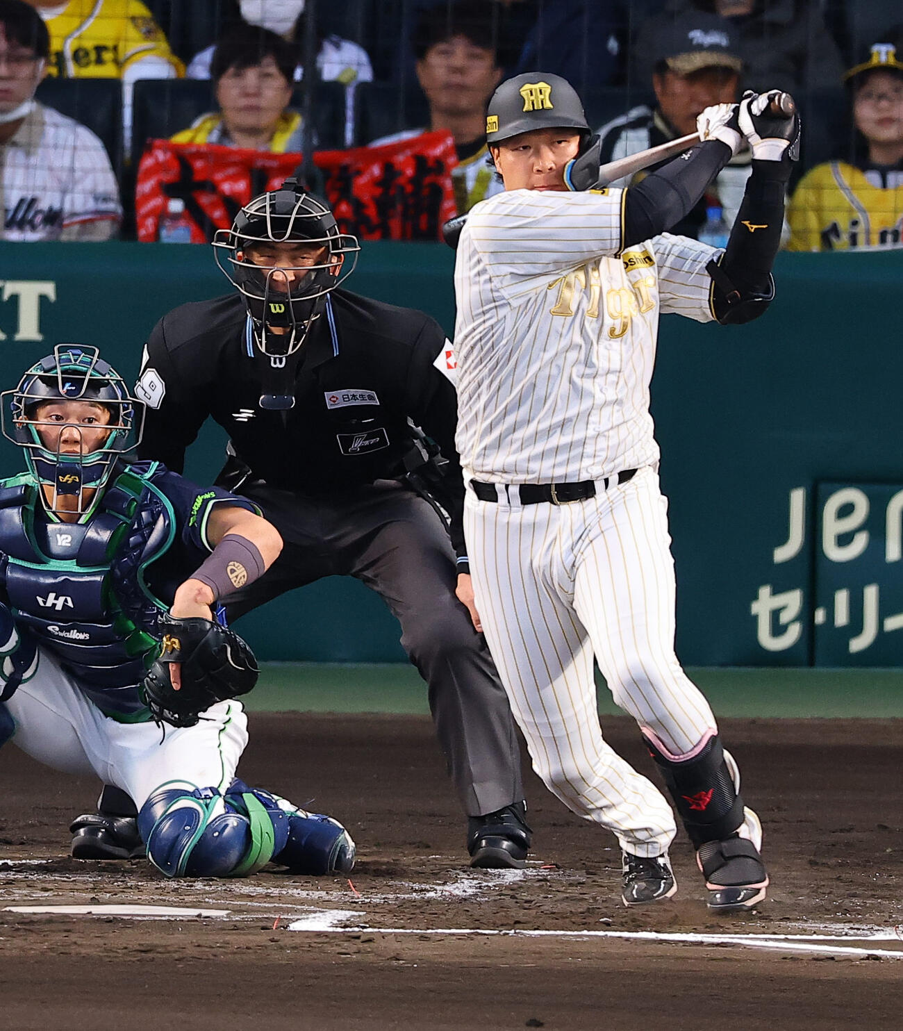 阪神対ヤクルト　1回裏阪神2死一塁、大山は安打を放つ（撮影・上田博志）
