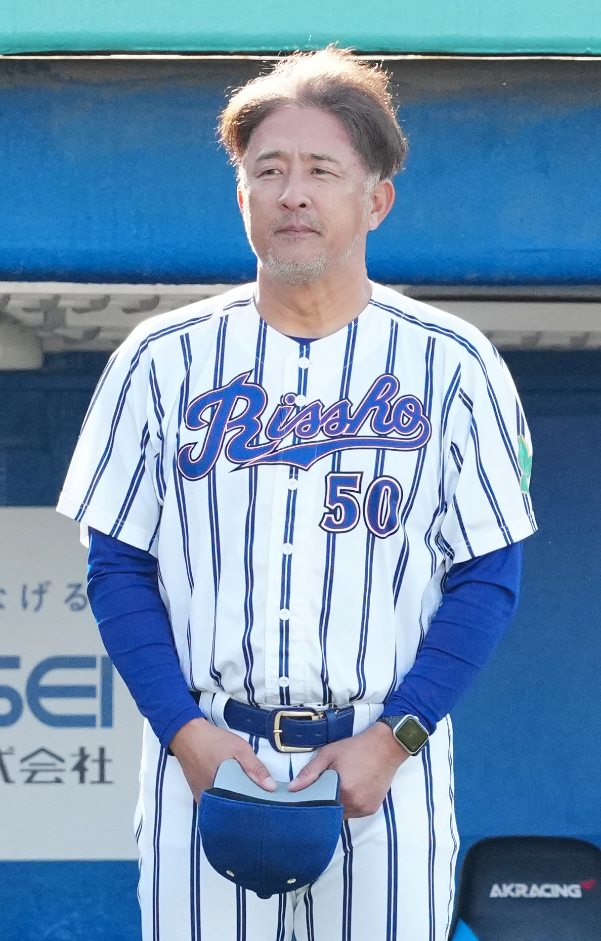 立正大対東洋大　試合前、整列する立正大・金剛監督（撮影・江口和貴）