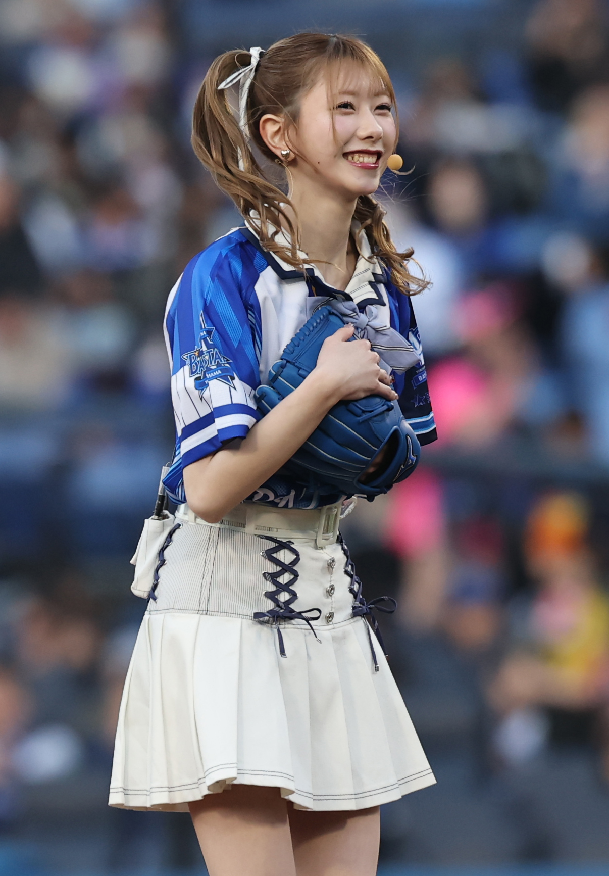 DeNA対中日　セレモニアルピッチを行ったAKB48の千葉恵里（撮影・野上伸悟）