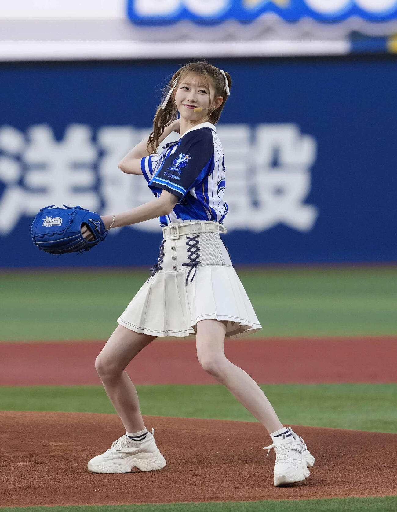 DeNA対中日　始球式を務めるAKB48千葉恵里（撮影・小島史椰）