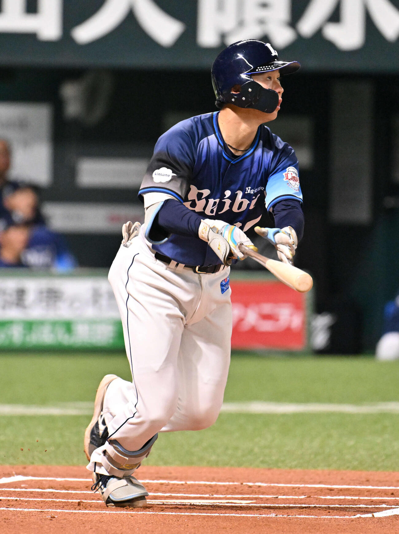 ソフトバンク対西武　1回表西武2死、小島は右越えに先制本塁打を放つ（撮影・林敢治）