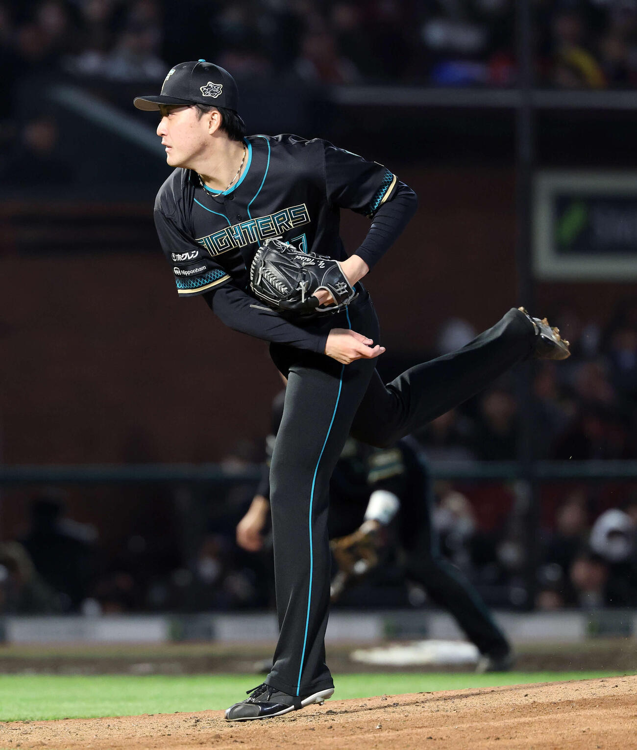 楽天対日本ハム　力投する日本ハム2番手の柳川（撮影・鈴木正人）　
